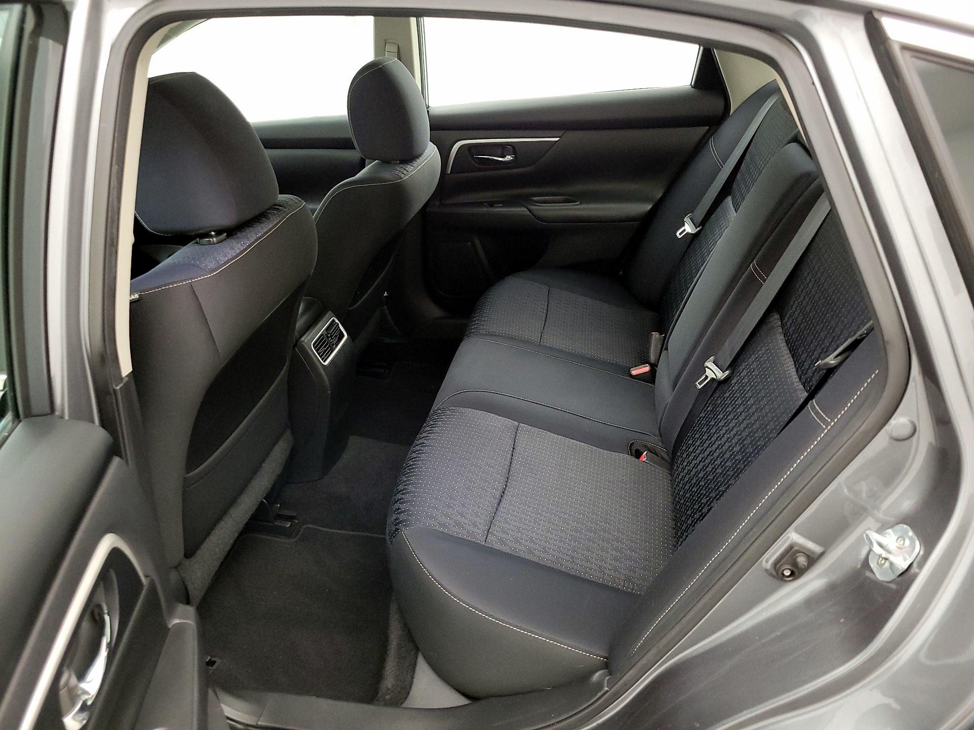 Thumbnail: 2016 Nissan Altima - 19