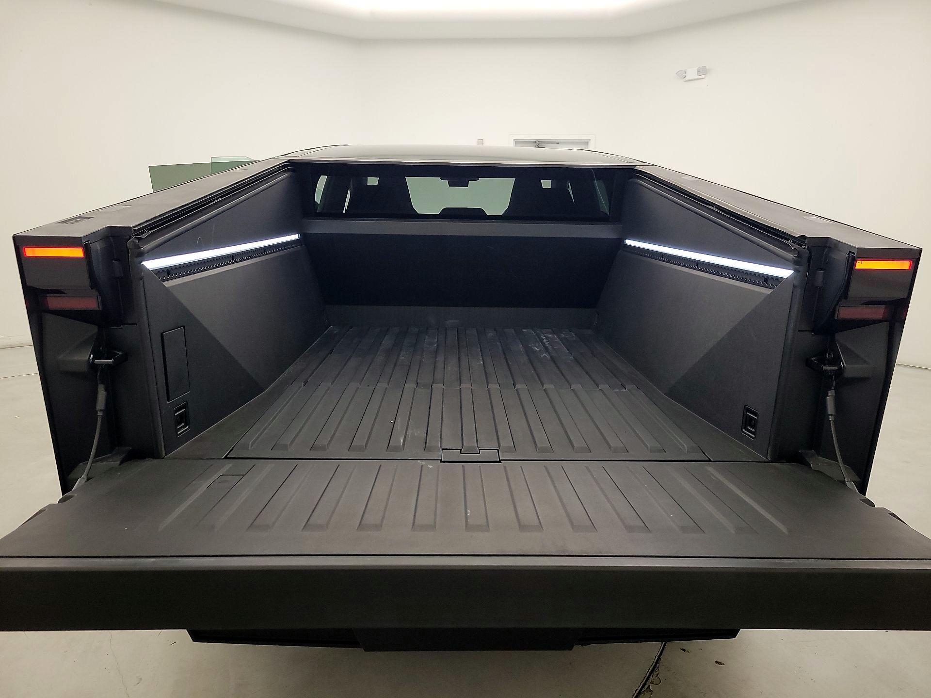 Thumbnail: 2025 Tesla Cybertruck - 18