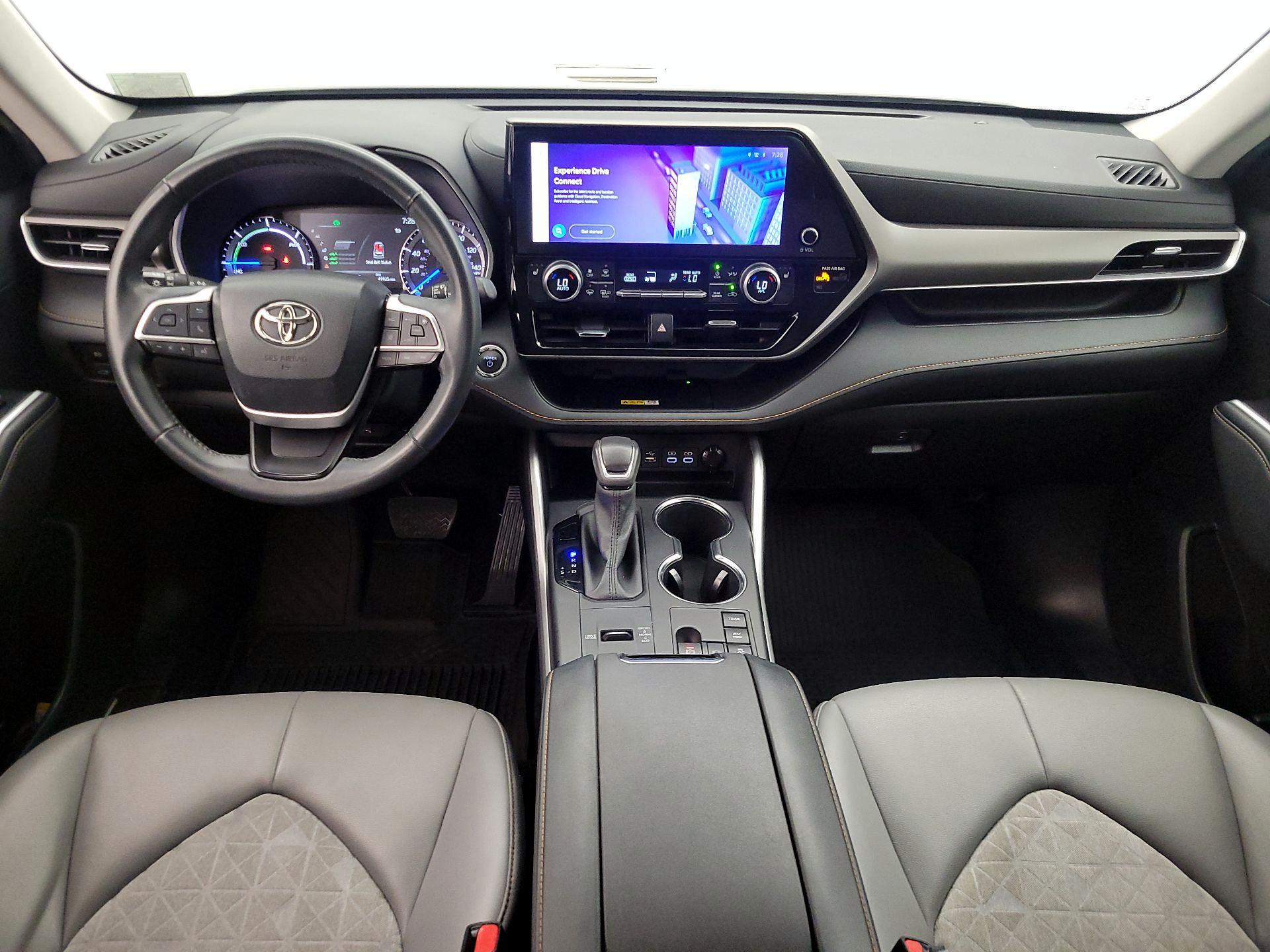 Thumbnail: 2023 Toyota Highlander - 9