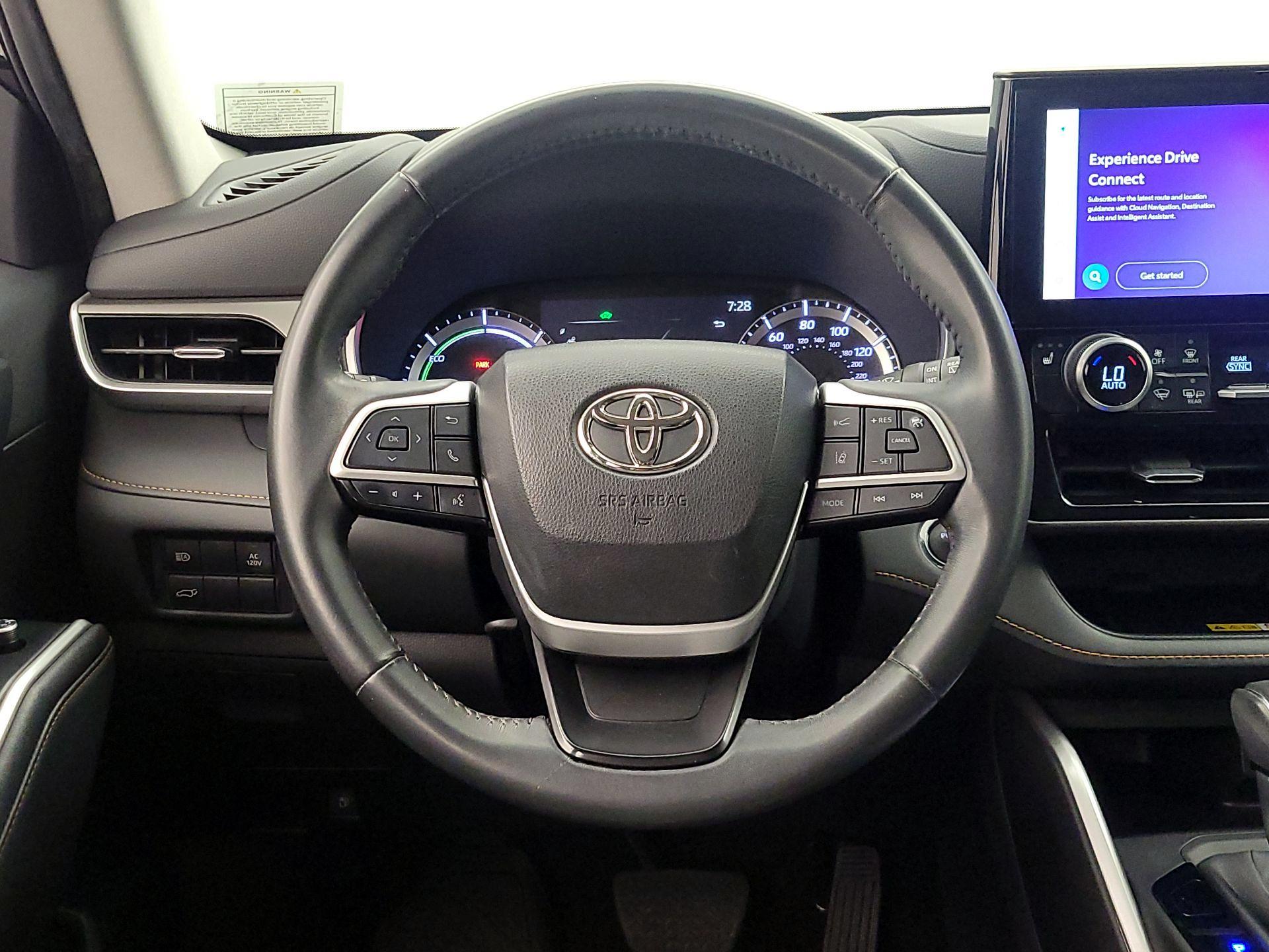 Thumbnail: 2023 Toyota Highlander - 10