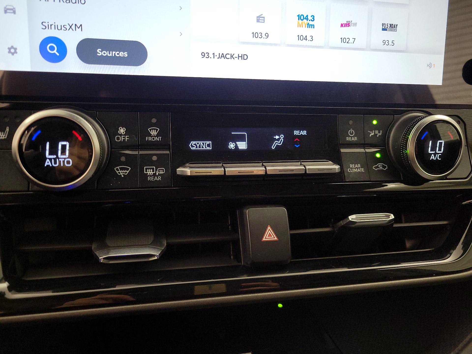 Thumbnail: 2023 Toyota Highlander - 17