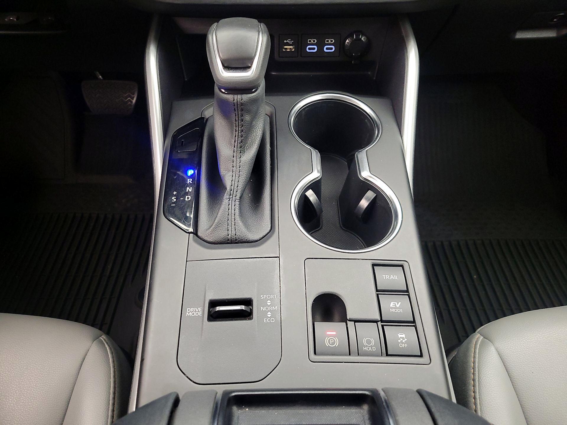 Thumbnail: 2023 Toyota Highlander - 18