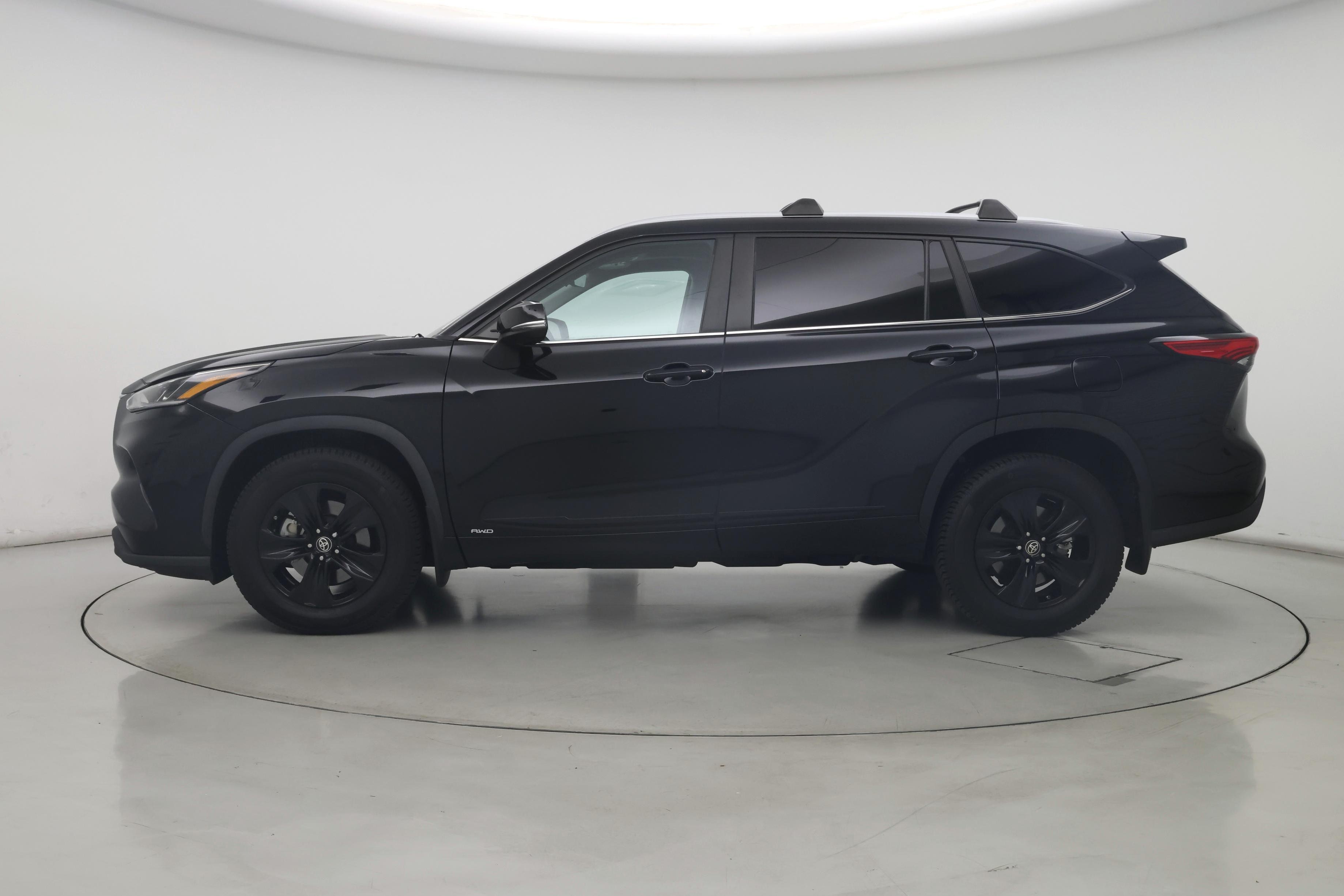 Thumbnail: 2023 Toyota Highlander - 3