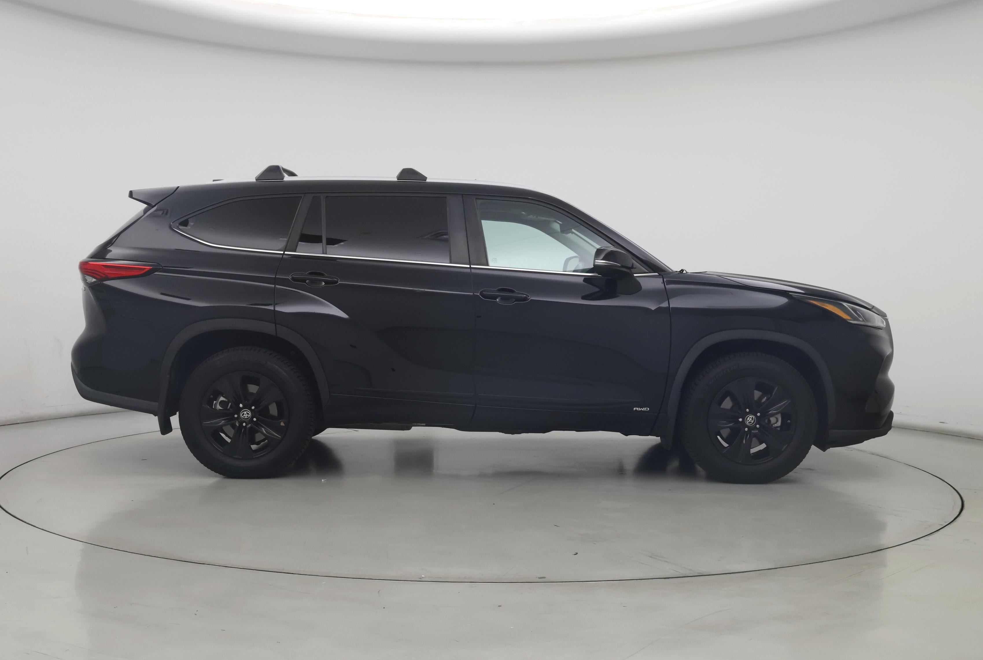 Thumbnail: 2023 Toyota Highlander - 7