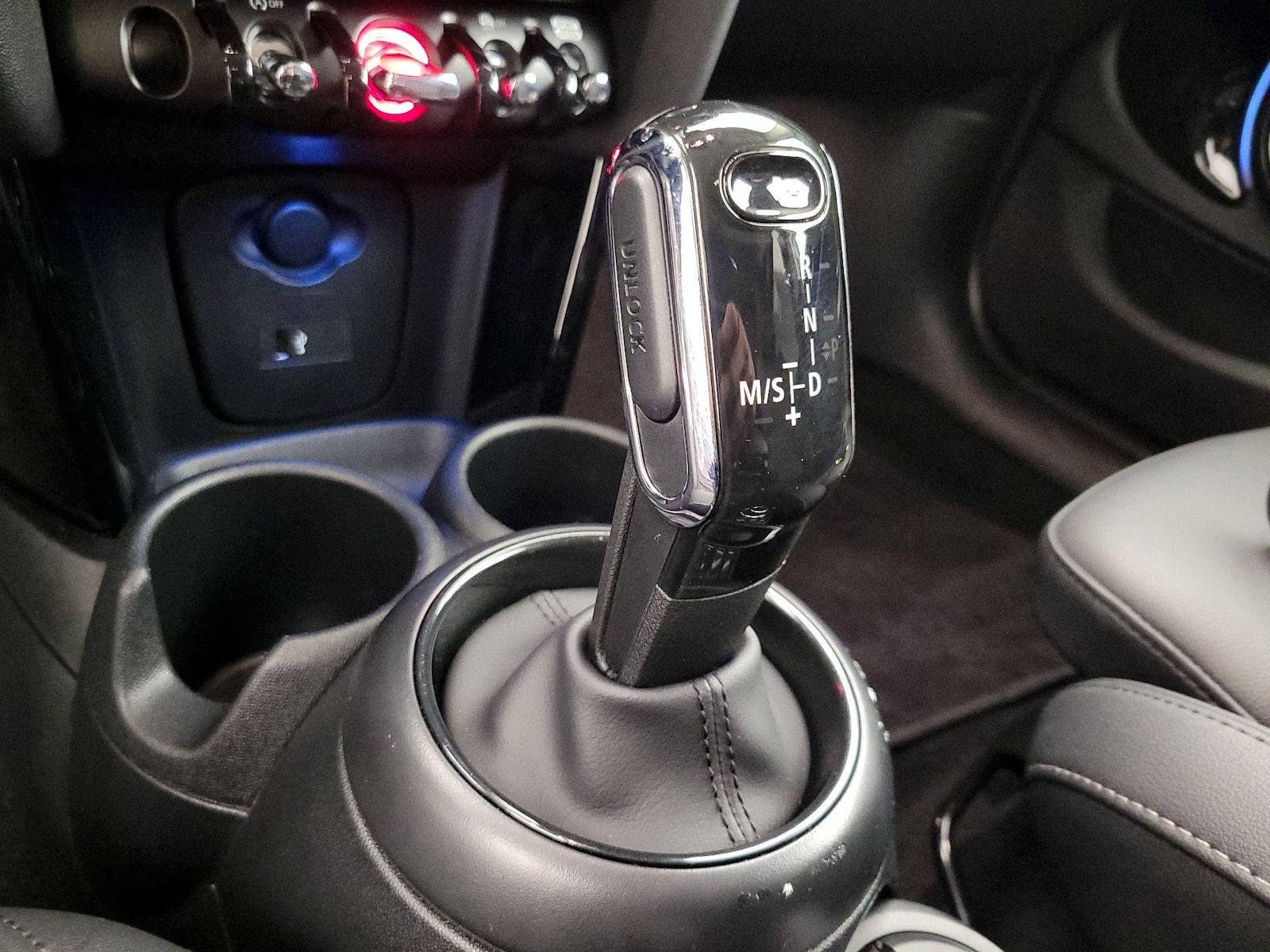 2024 MINI Hardtop 4 Door S - Photo 18