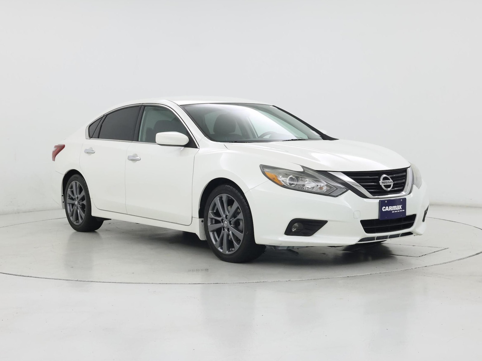 2018 Nissan Altima SR - Photo 2