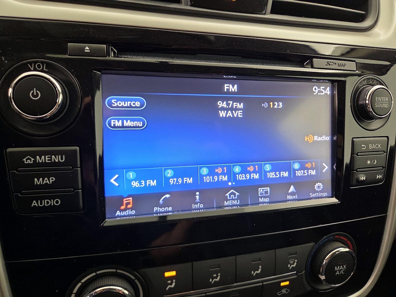2018 Nissan Altima SR - Photo 17