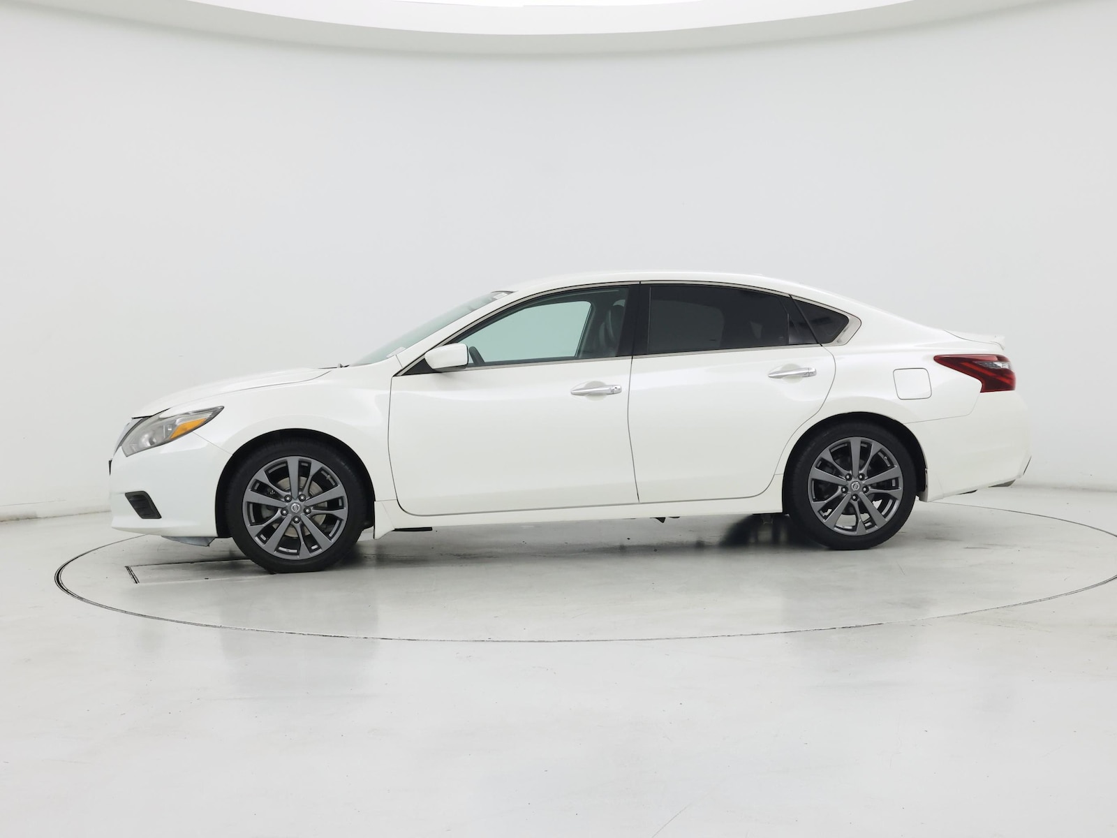 2018 Nissan Altima SR - Photo 4