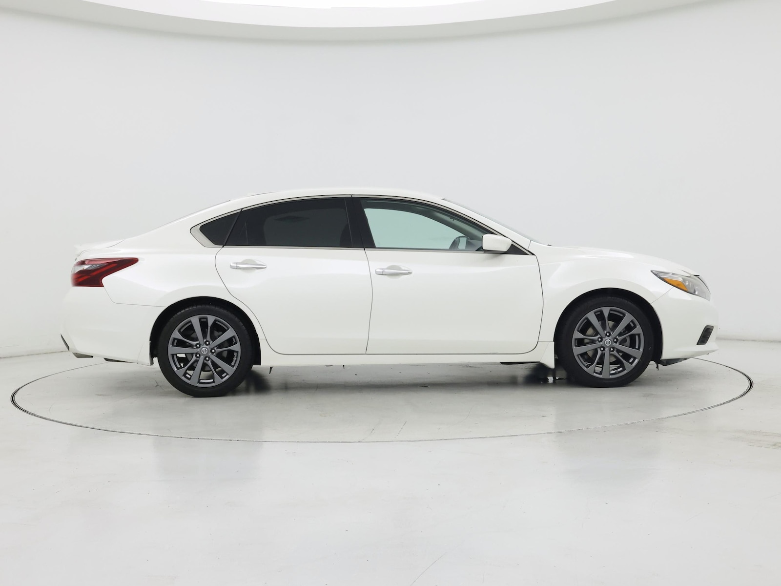 2018 Nissan Altima SR - Photo 8