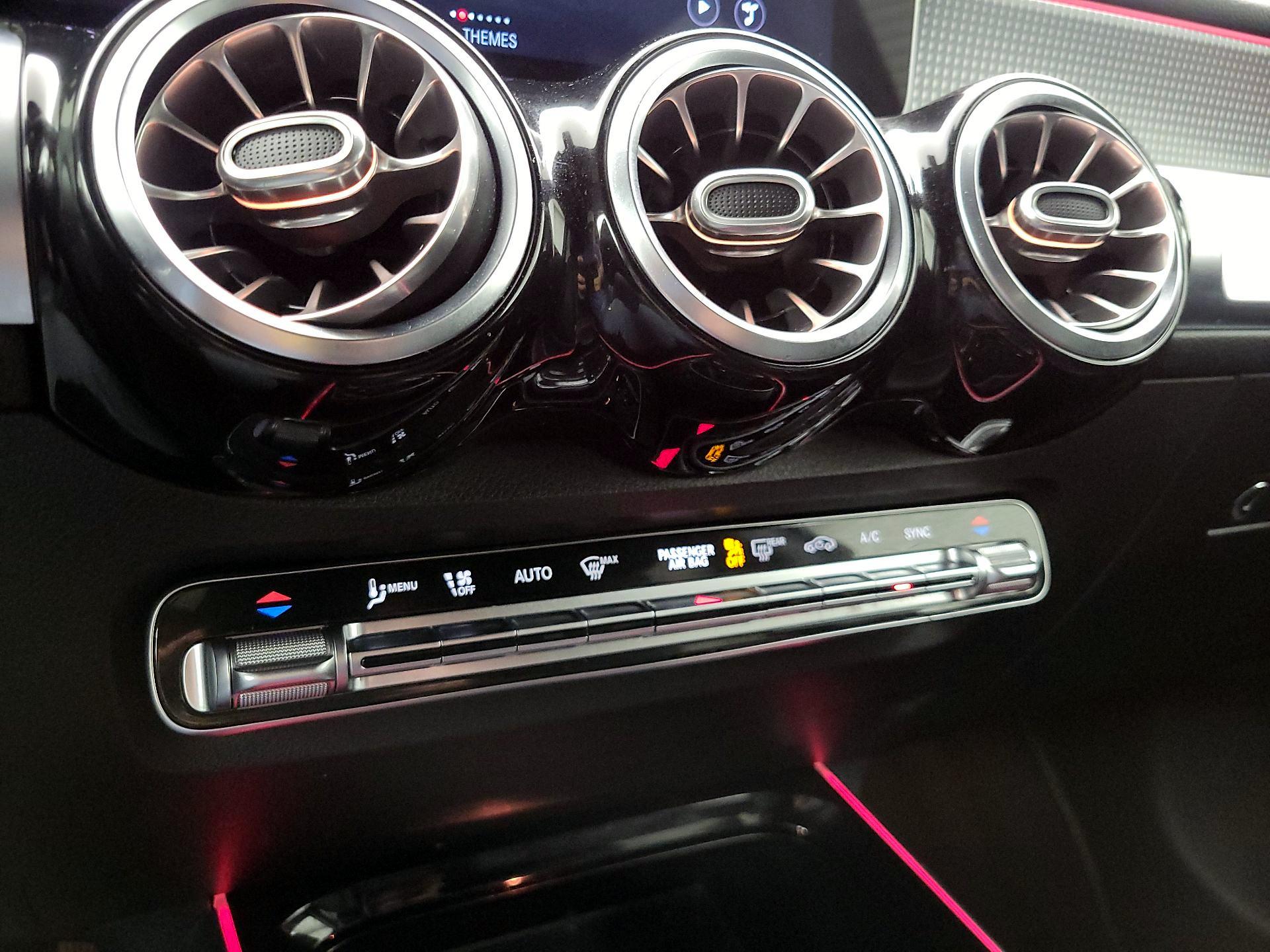 Thumbnail: 2021 Mercedes-Benz GLB - 16