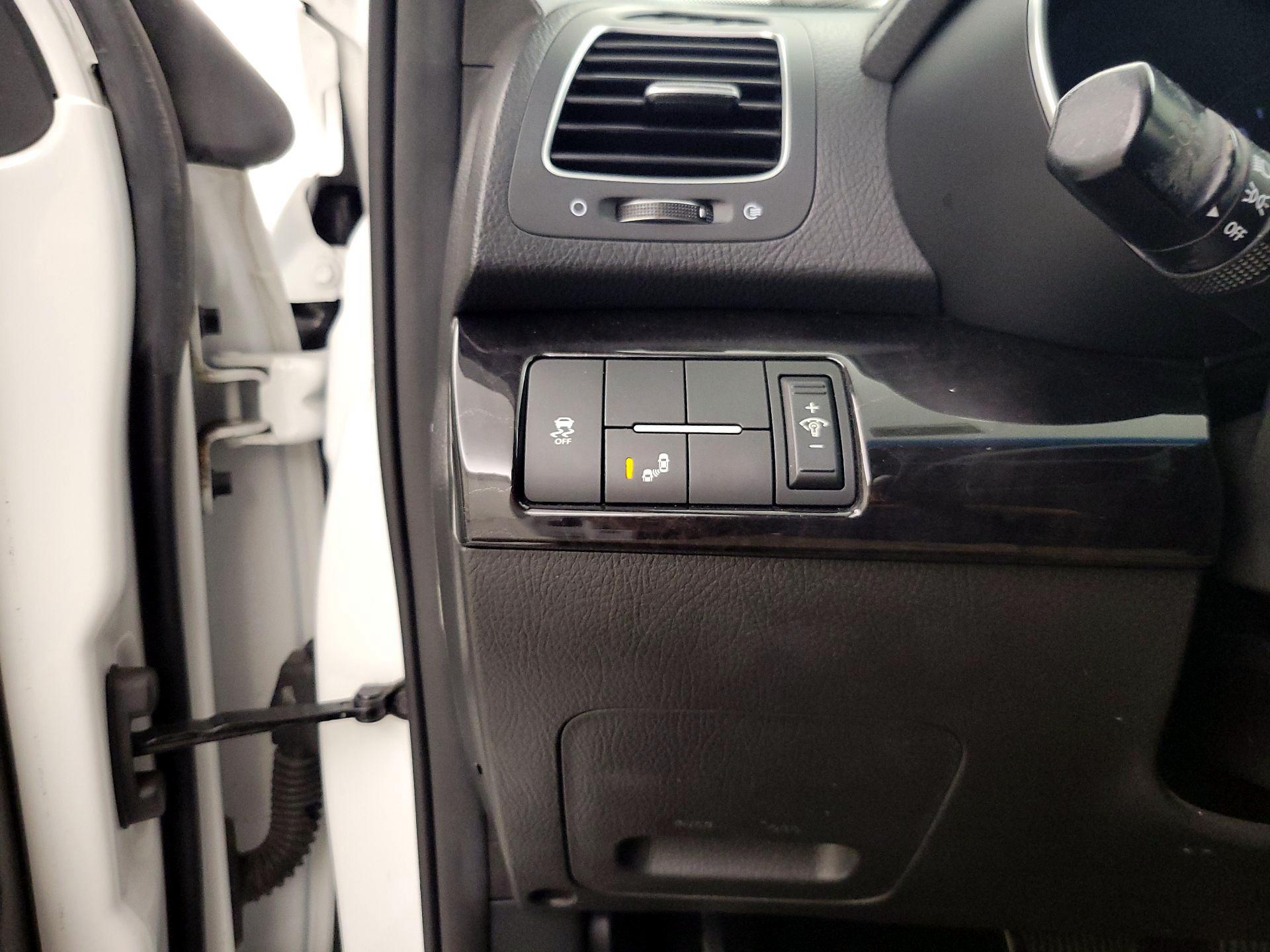 Thumbnail: 2015 Kia Sorento - 13