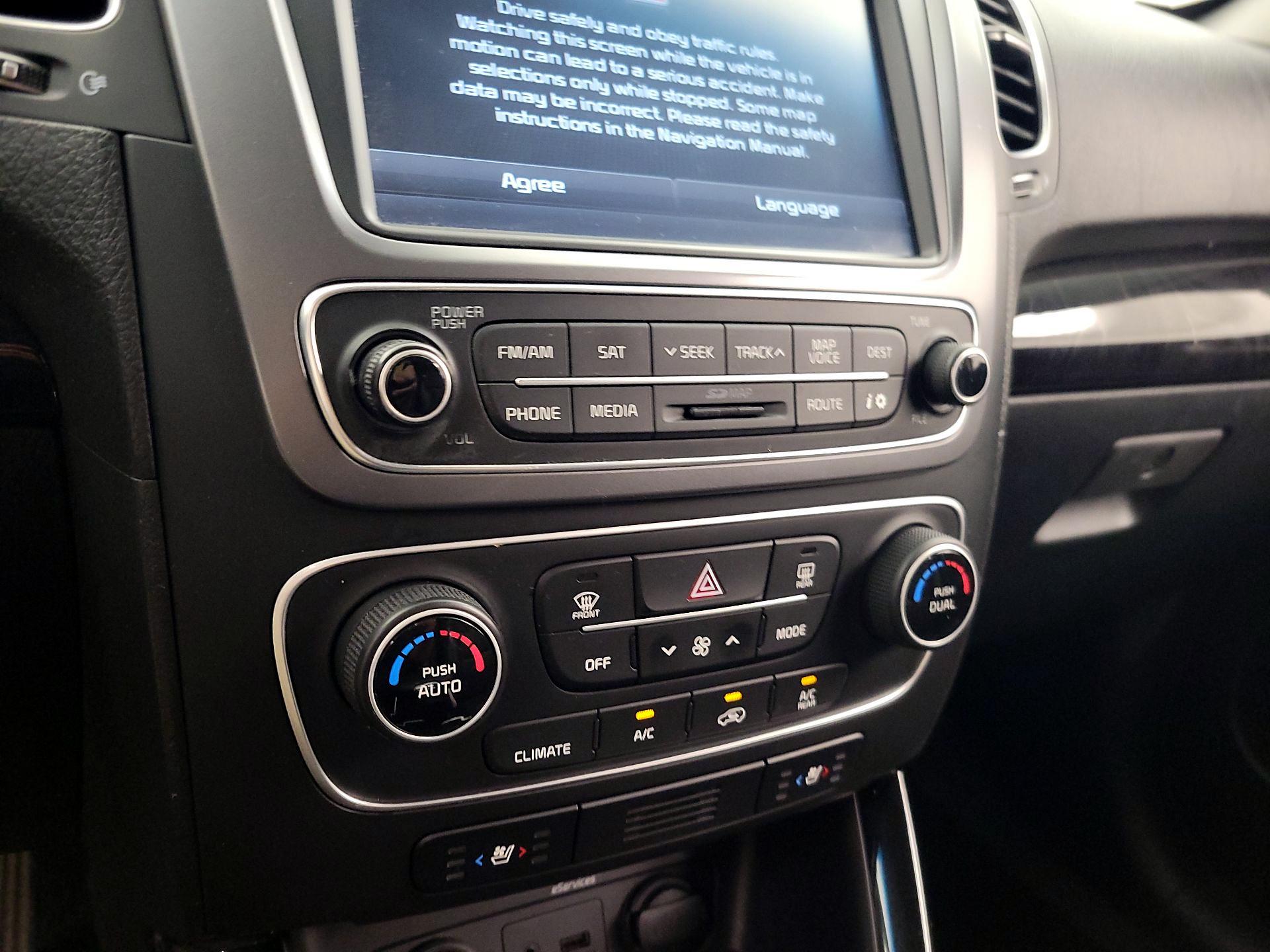Thumbnail: 2015 Kia Sorento - 17