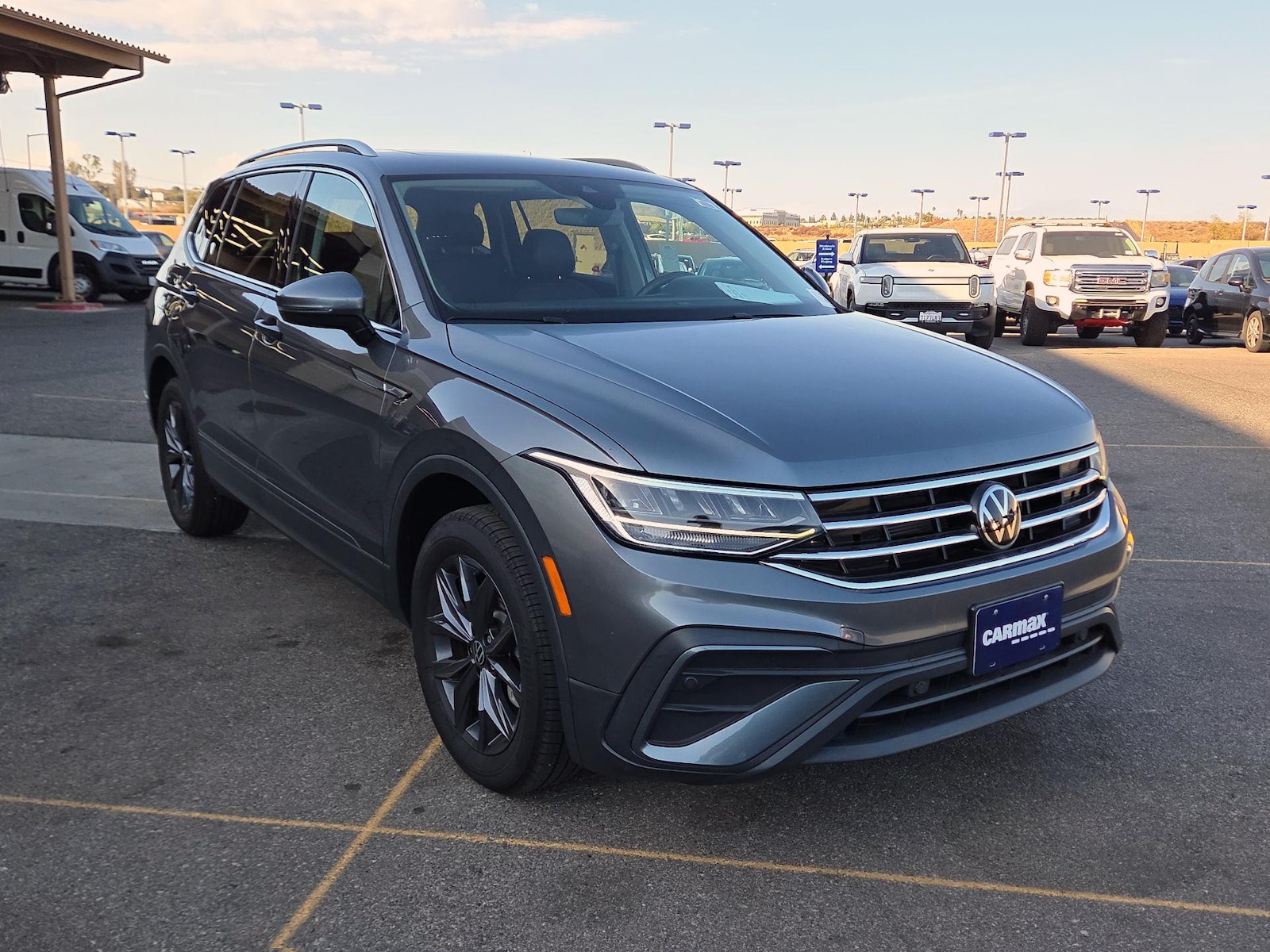 2023 Volkswagen Tiguan SE - Photo 1