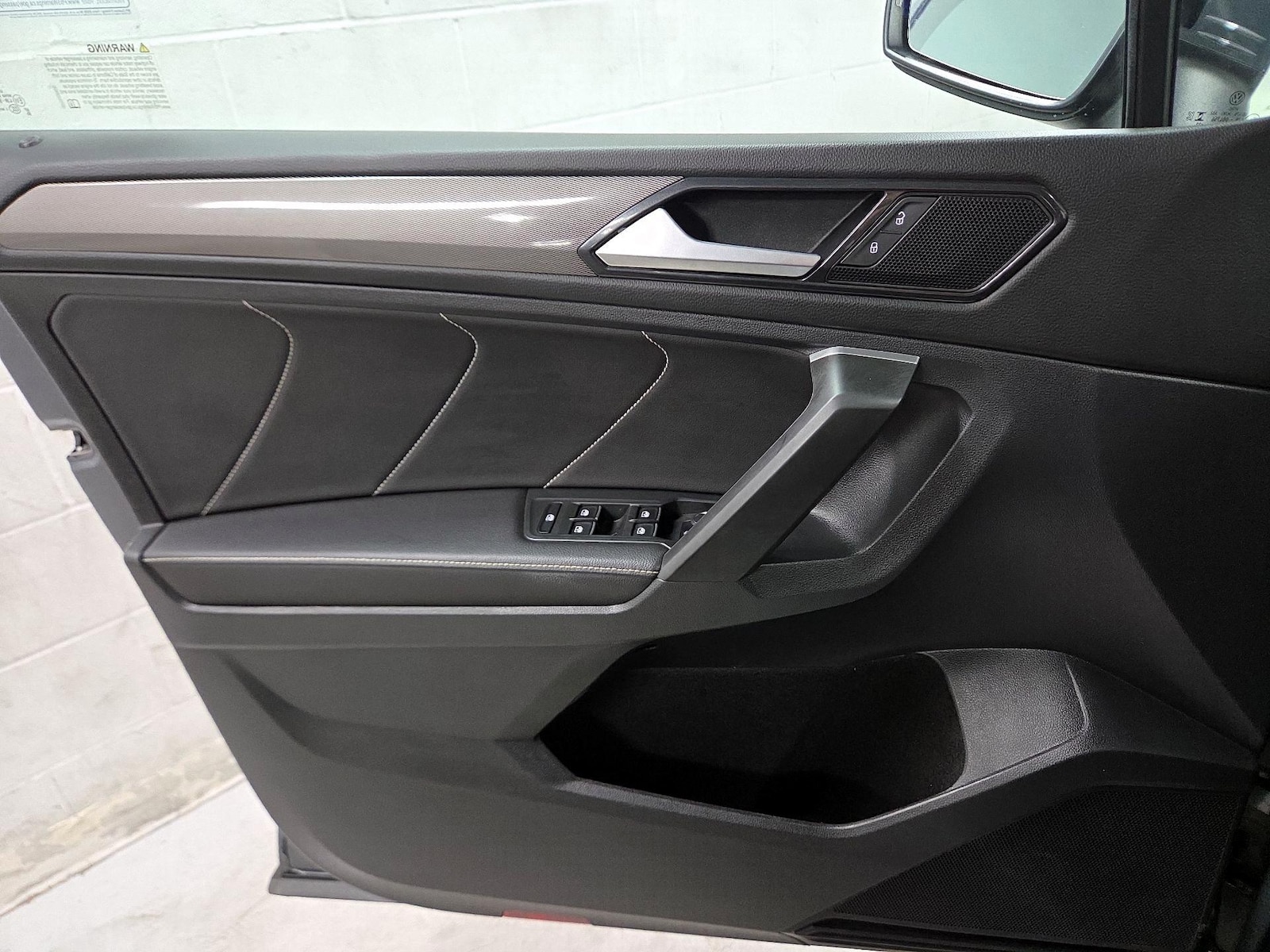 2023 Volkswagen Tiguan SE - Photo 11