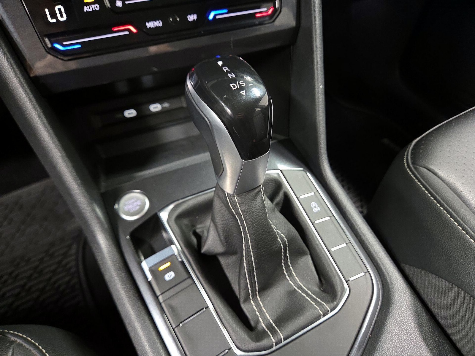 2023 Volkswagen Tiguan SE - Photo 14