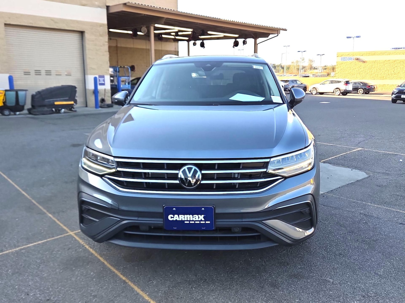 2023 Volkswagen Tiguan SE - Photo 2