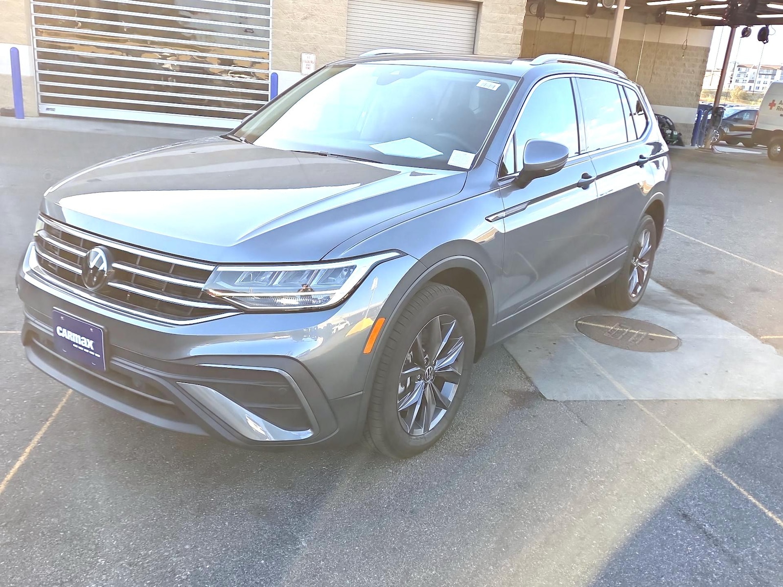 2023 Volkswagen Tiguan SE - Photo 3