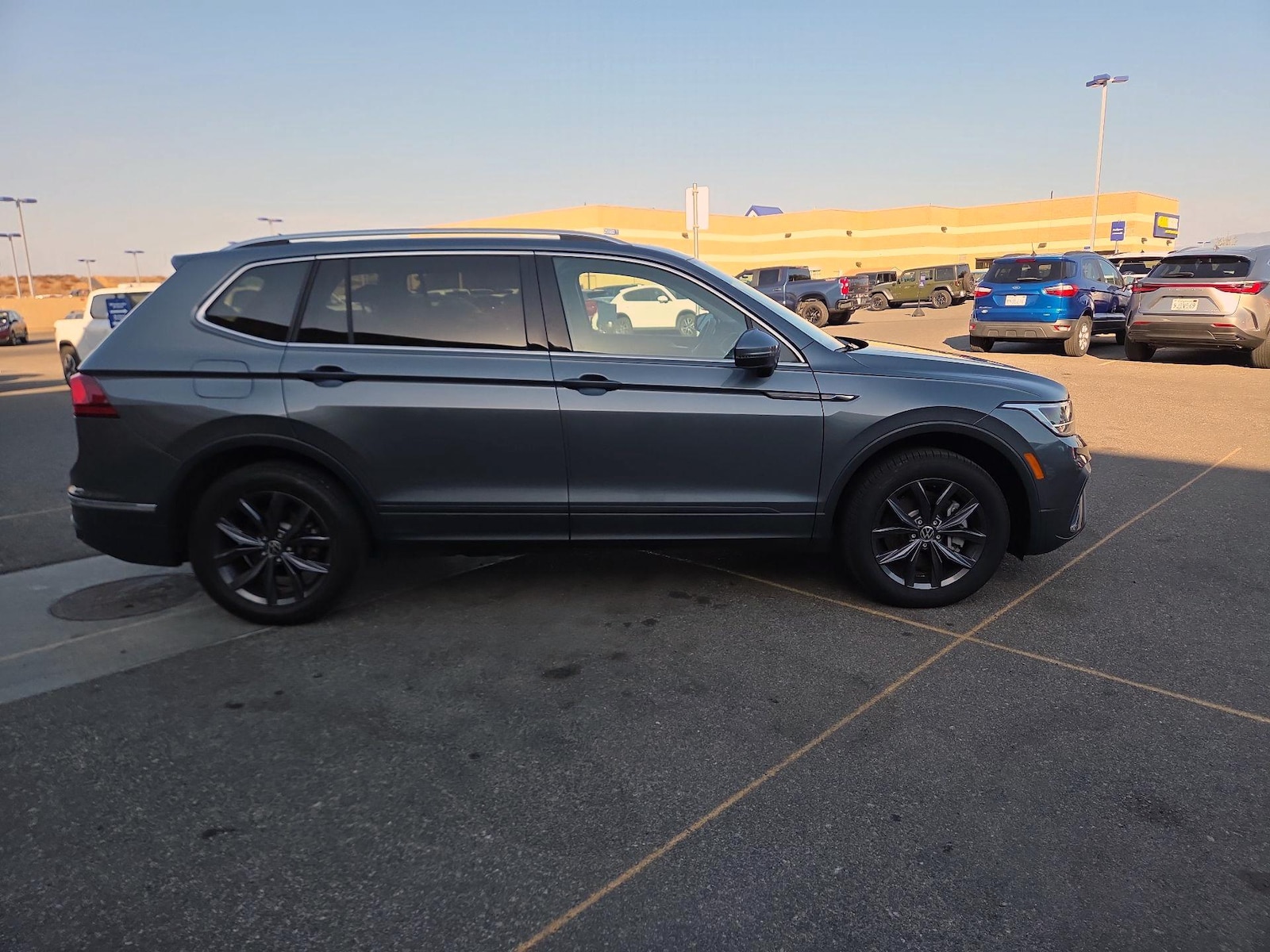2023 Volkswagen Tiguan SE - Photo 4