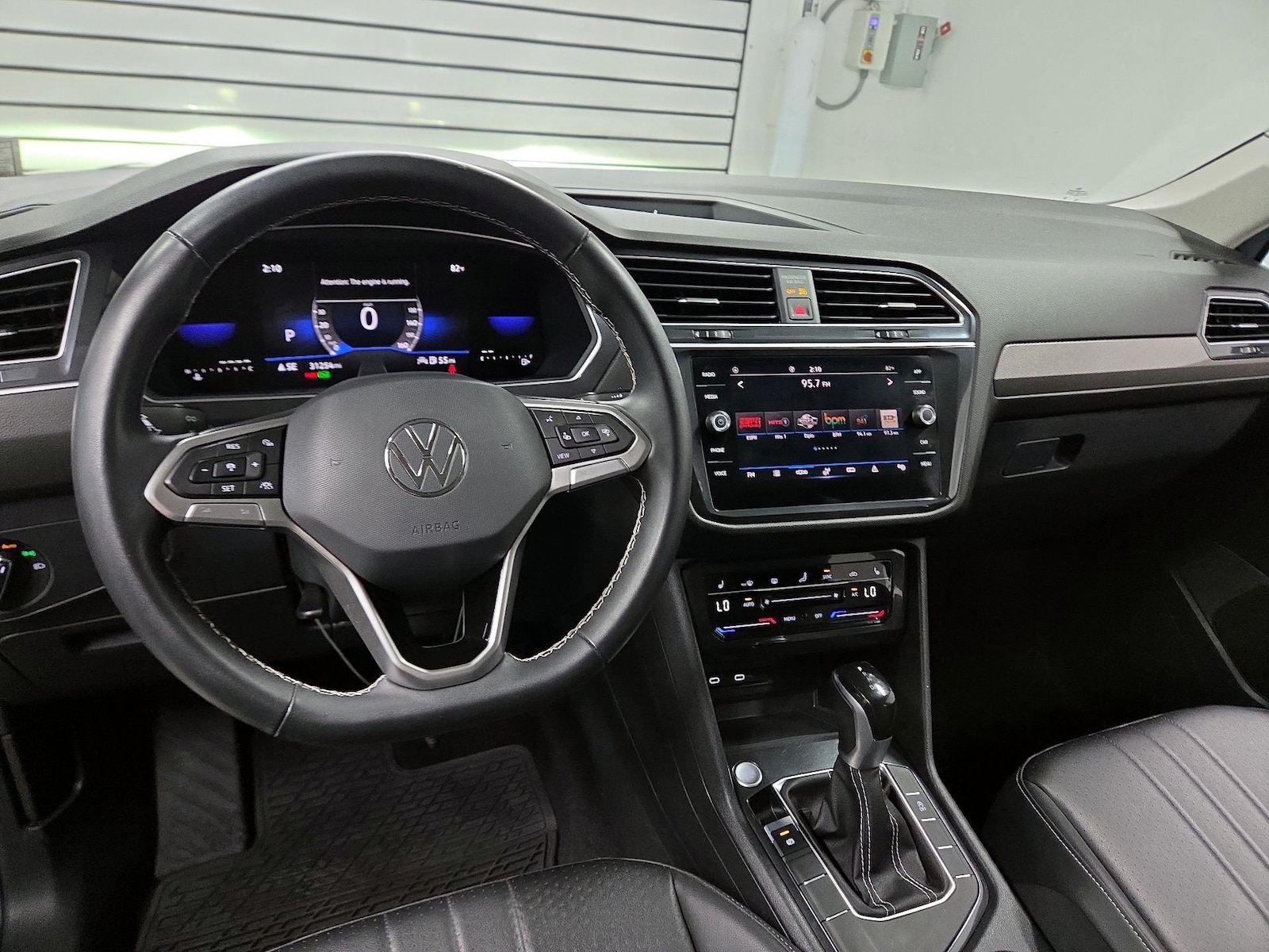 2023 Volkswagen Tiguan SE - Photo 8