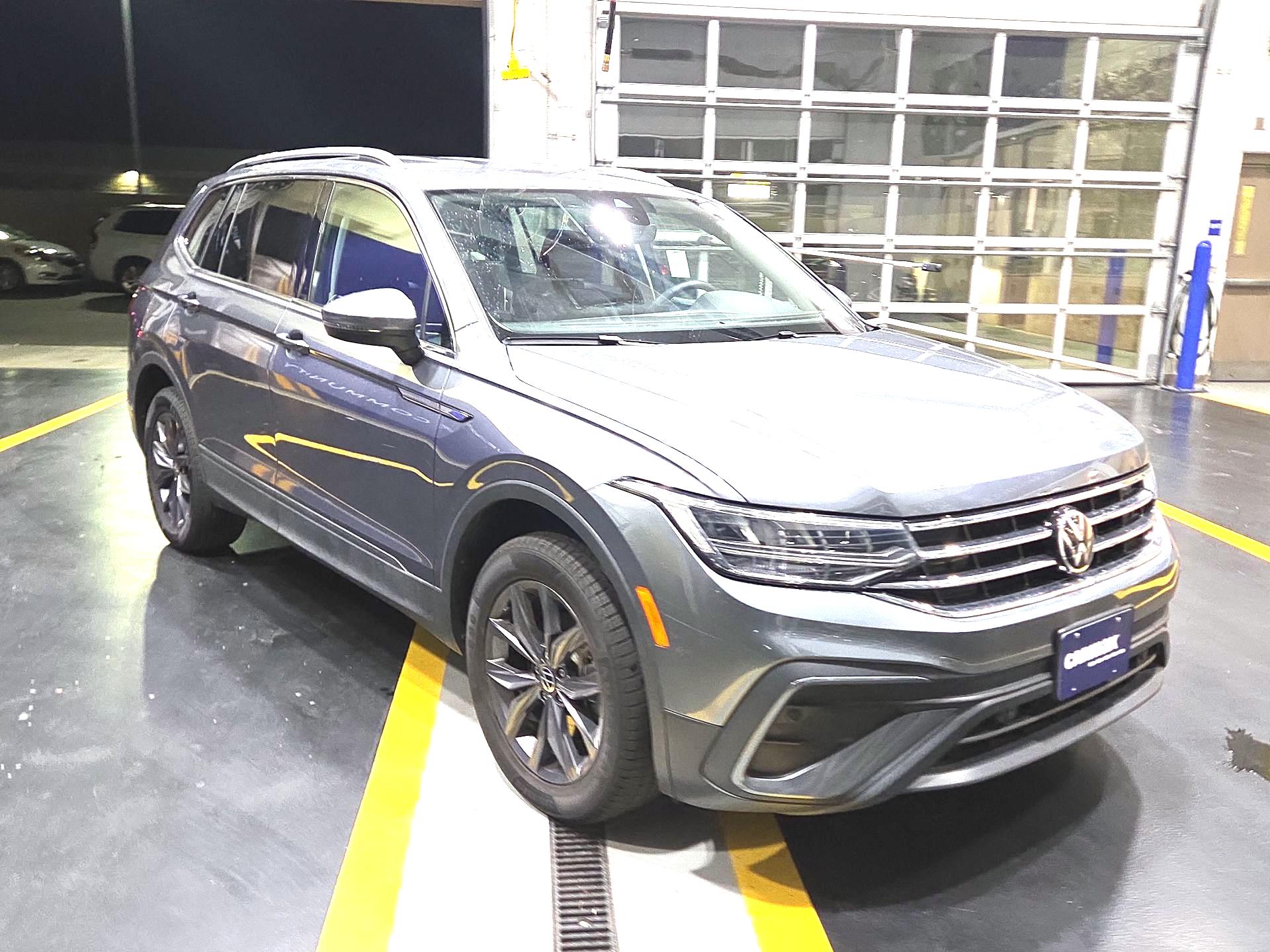 Thumbnail: 2023 Volkswagen Tiguan - 1