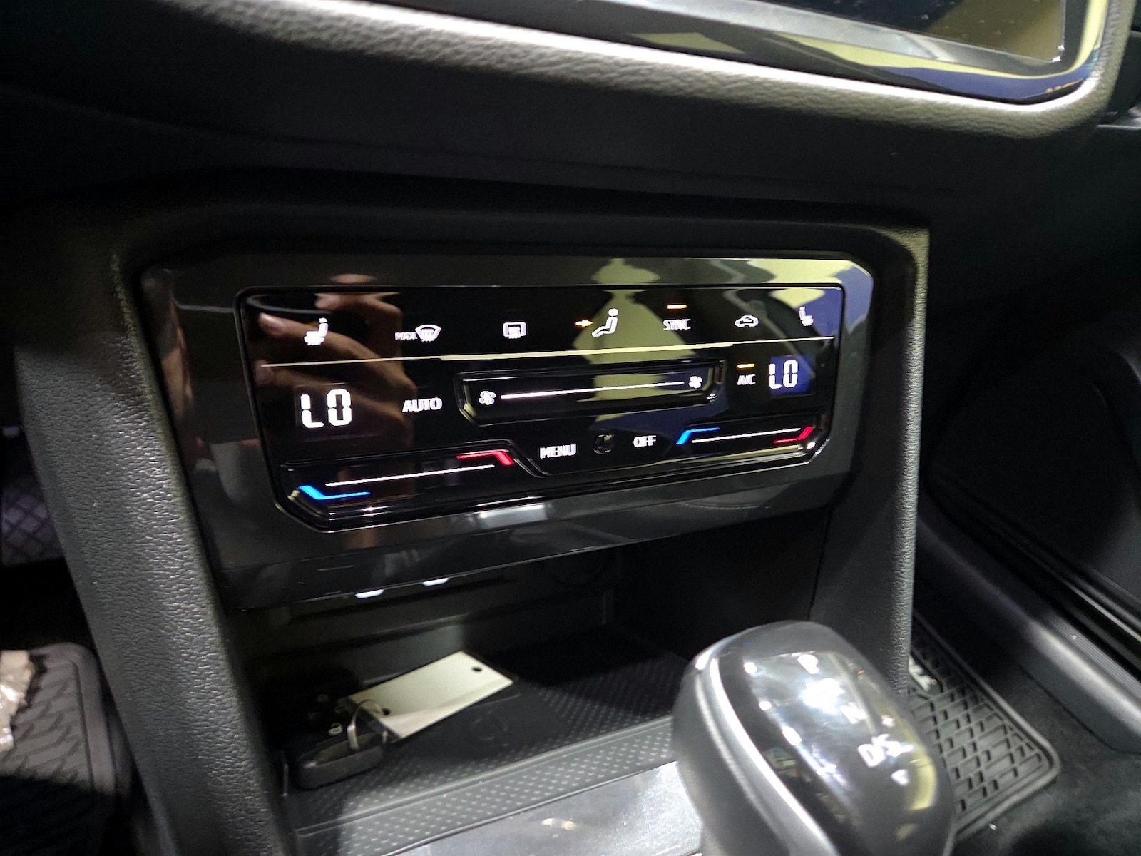 2023 Volkswagen Tiguan SE - Photo 13