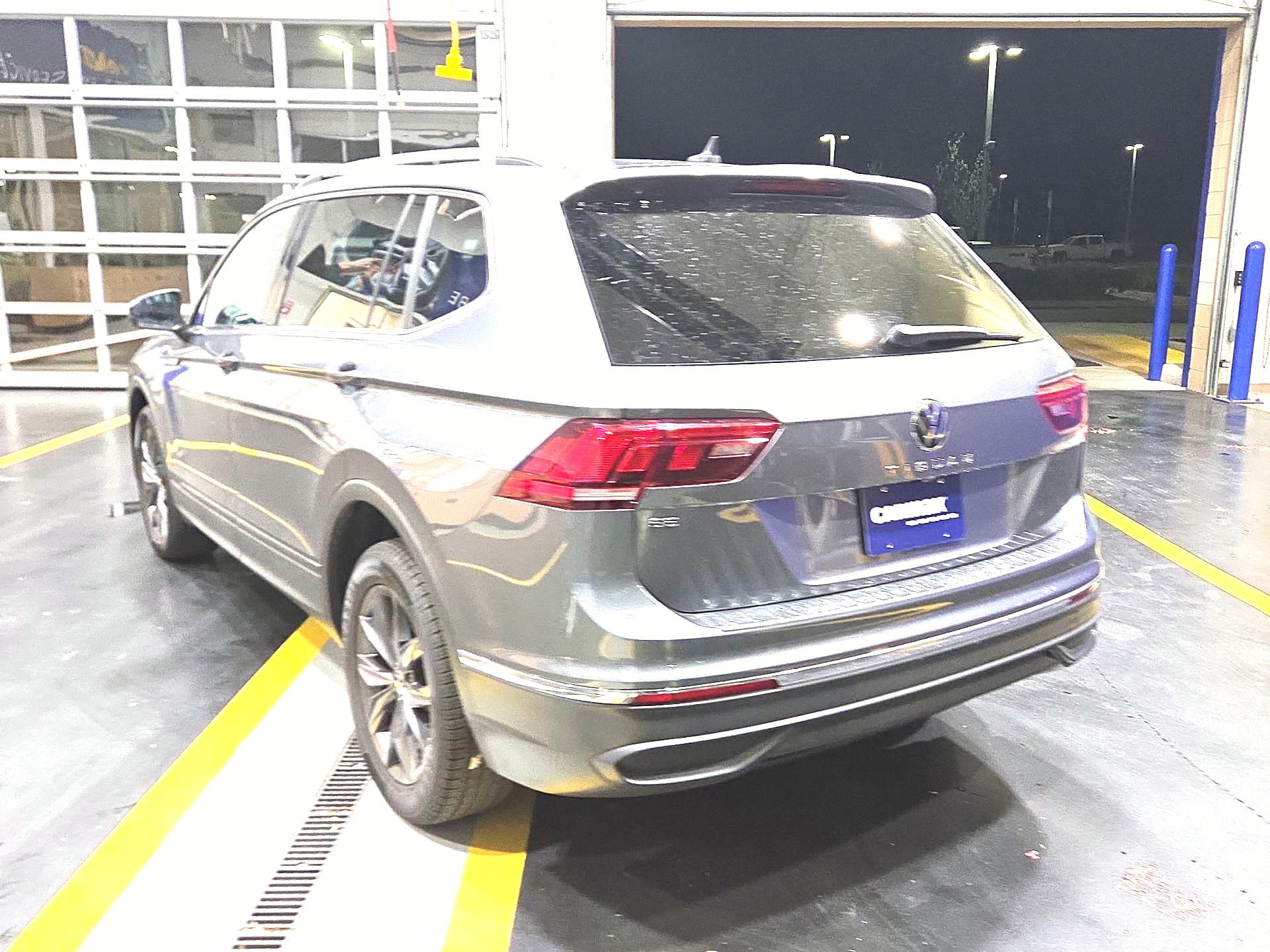 Thumbnail: 2023 Volkswagen Tiguan - 7