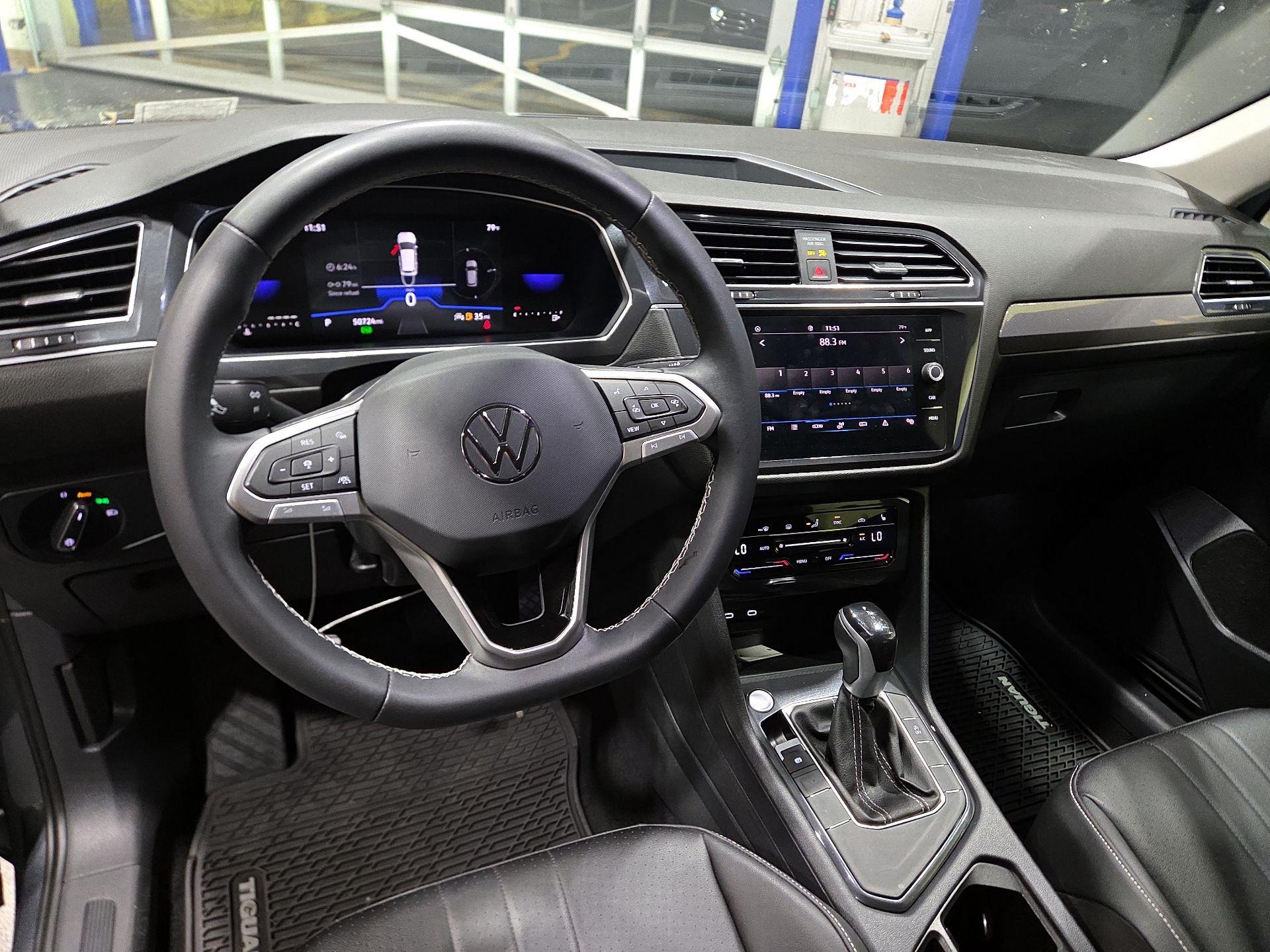 Thumbnail: 2023 Volkswagen Tiguan - 8
