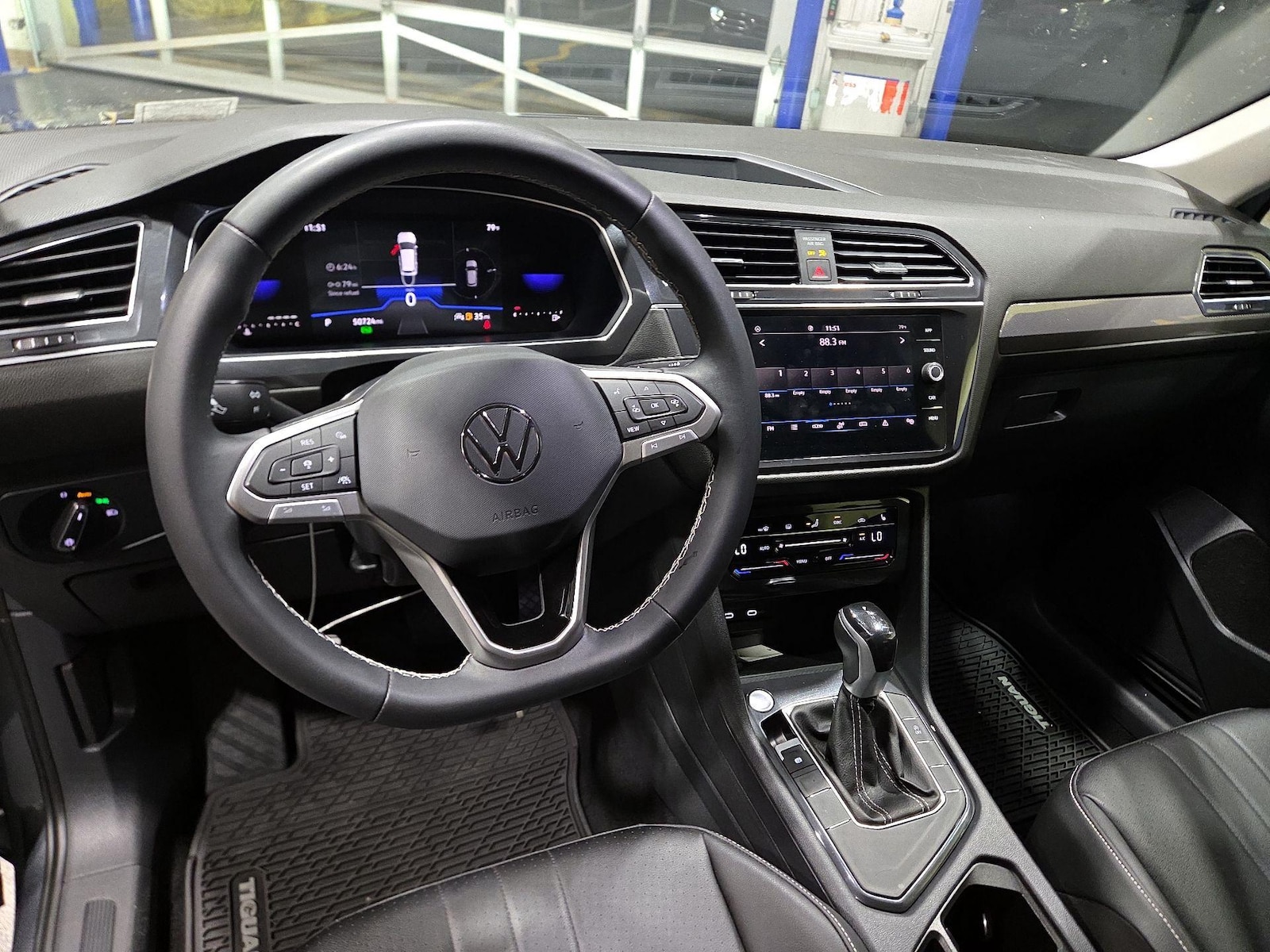 2023 Volkswagen Tiguan SE - Photo 8