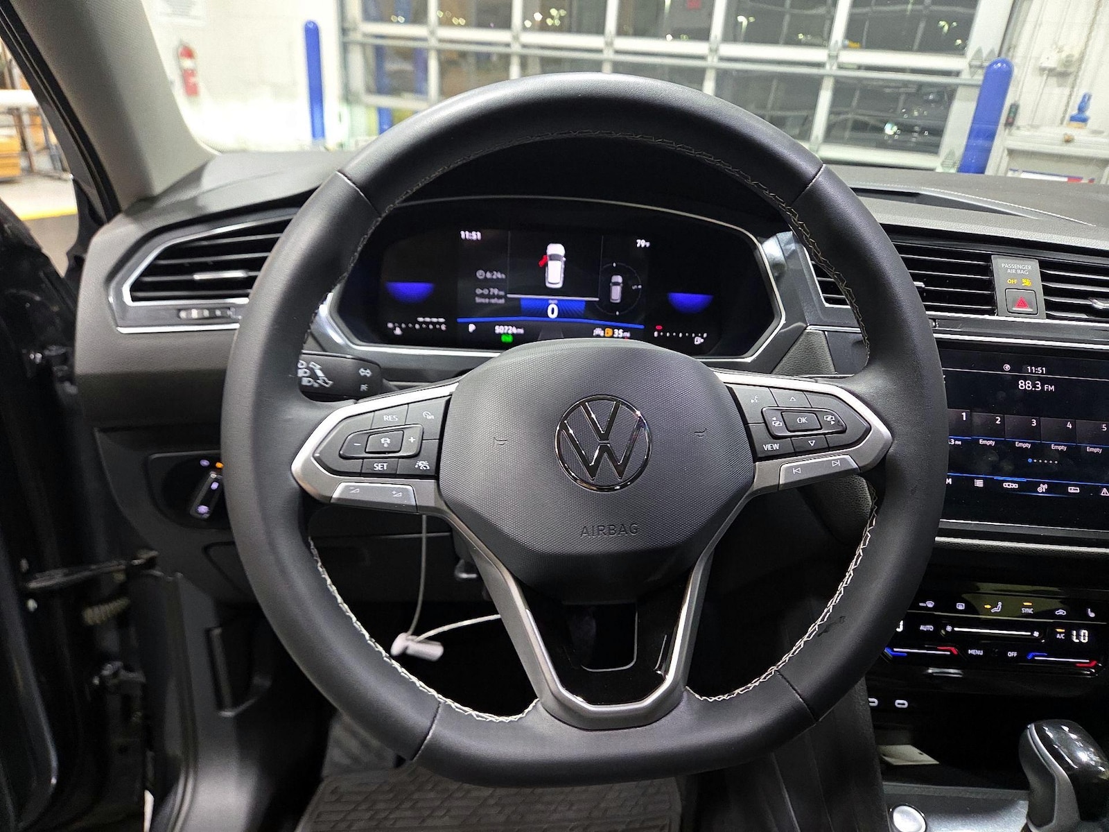 2023 Volkswagen Tiguan SE - Photo 9