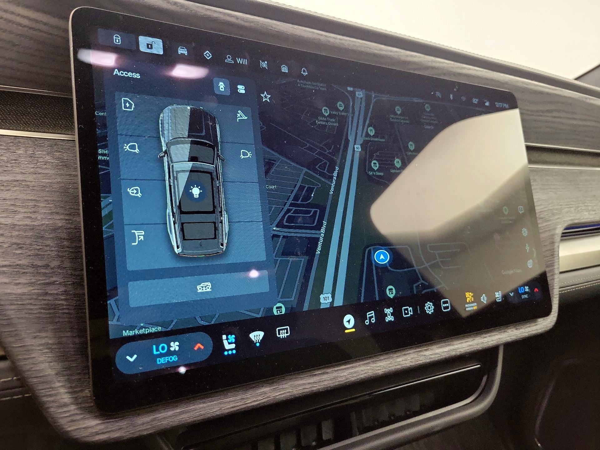 Thumbnail: 2023 Rivian R1S - 13