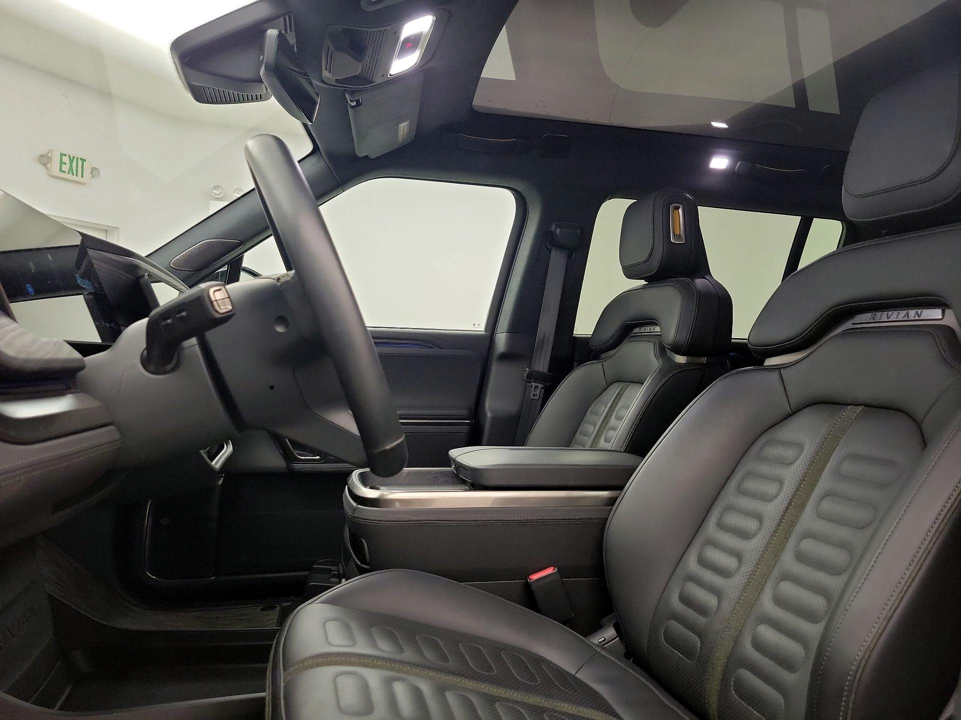 Thumbnail: 2023 Rivian R1S - 18