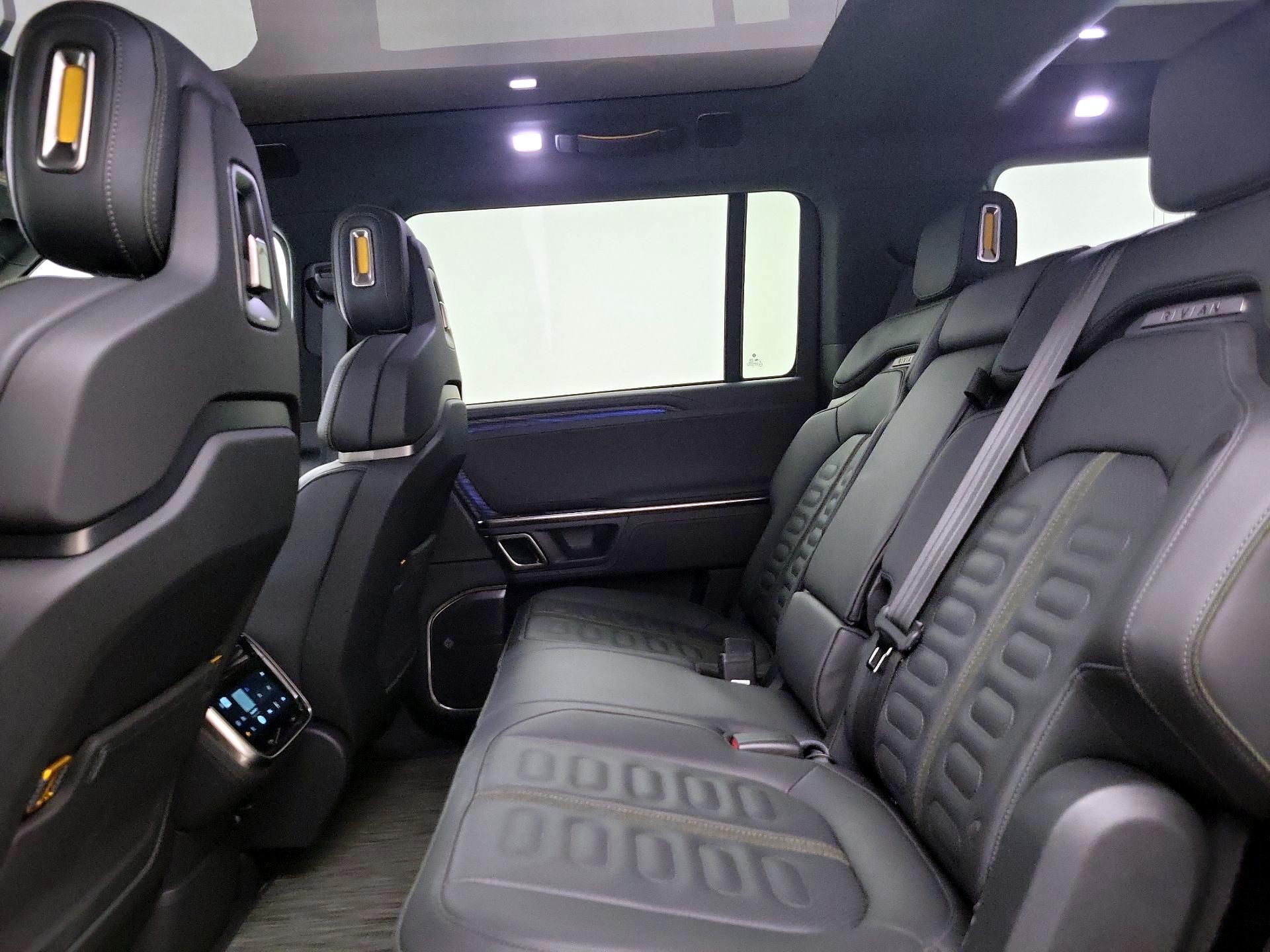 Thumbnail: 2023 Rivian R1S - 19