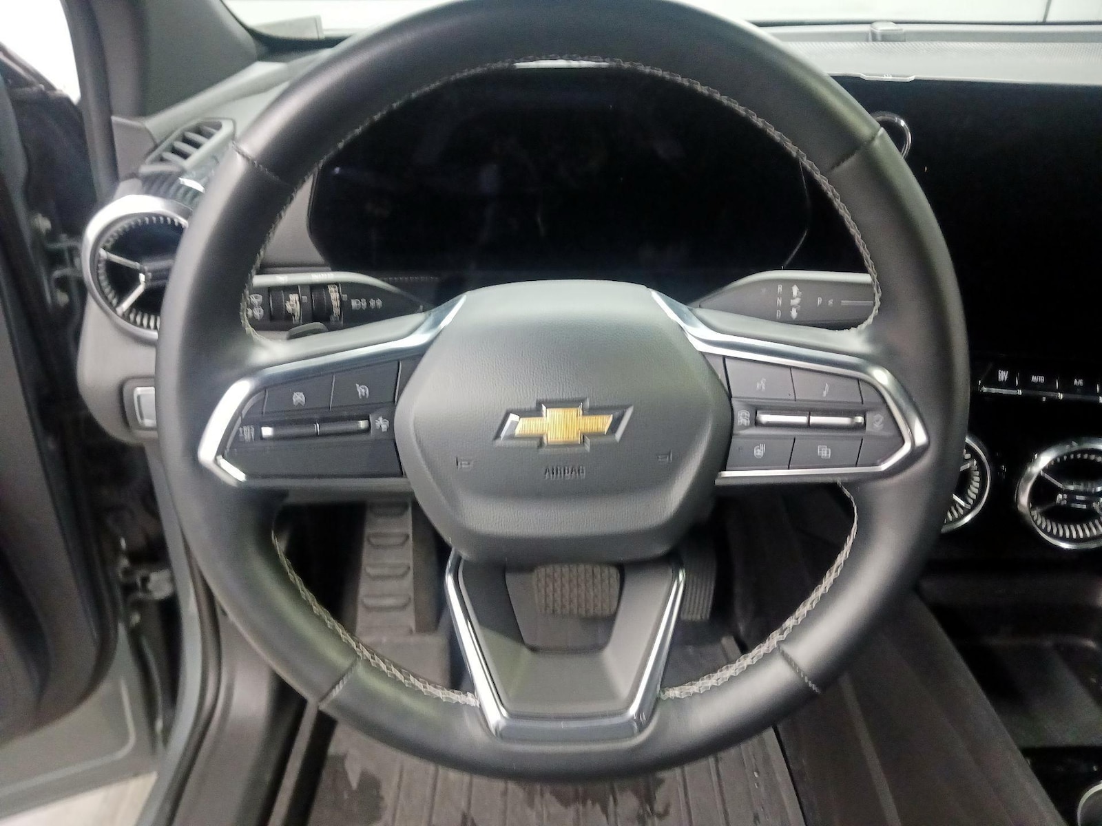 2024 Chevrolet Blazer EV LT - Photo 11