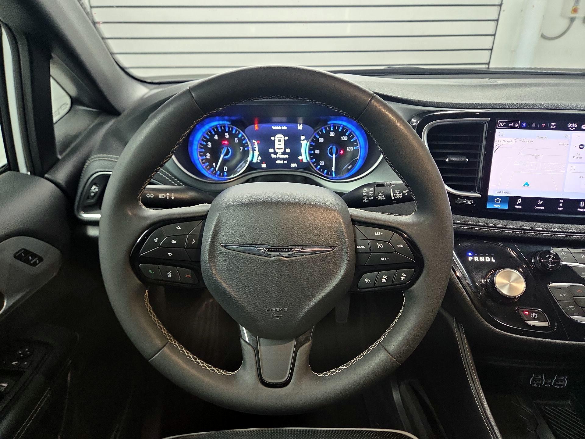 Thumbnail: 2025 Chrysler Pacifica - 10