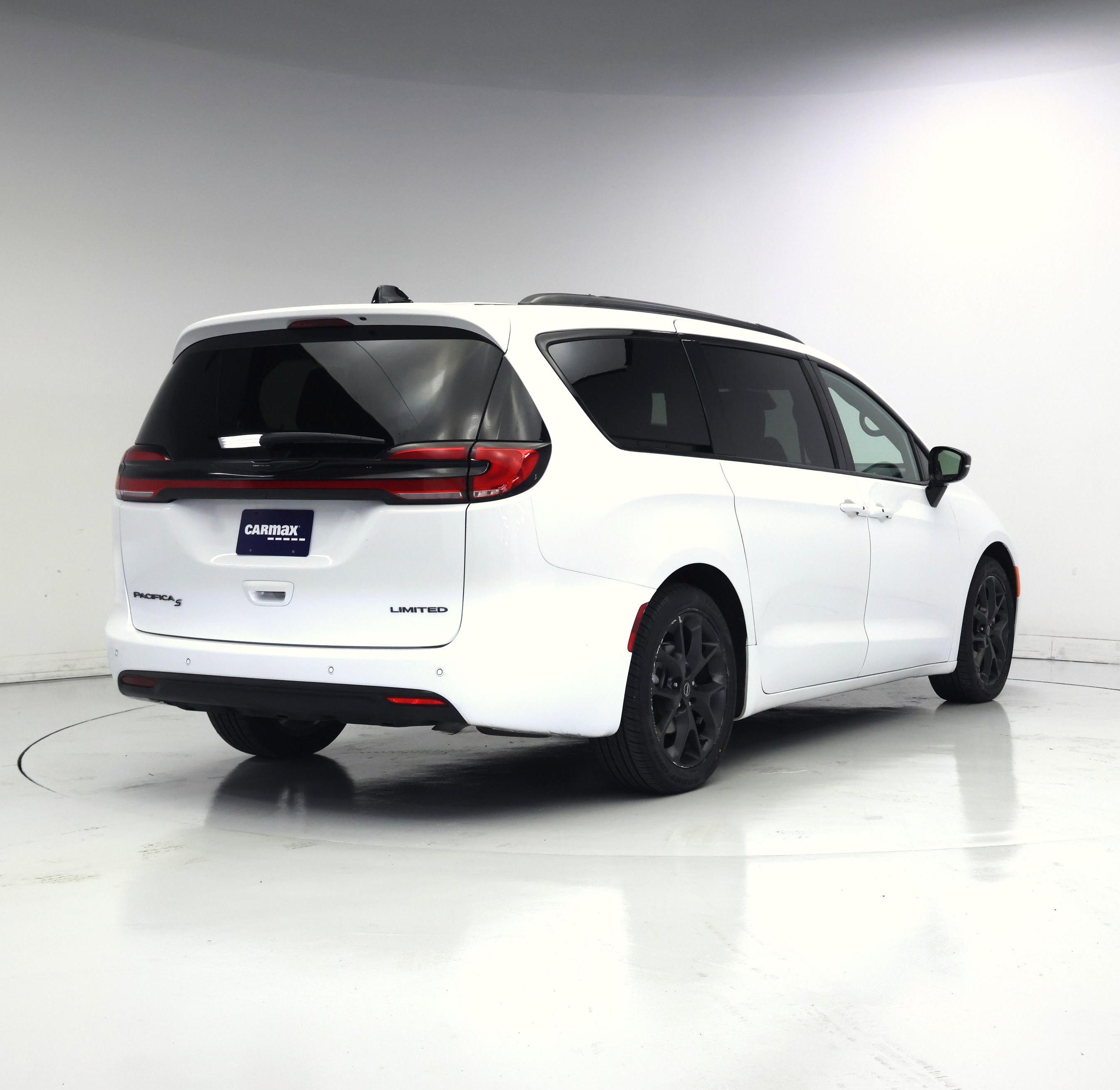 Thumbnail: 2025 Chrysler Pacifica - 8