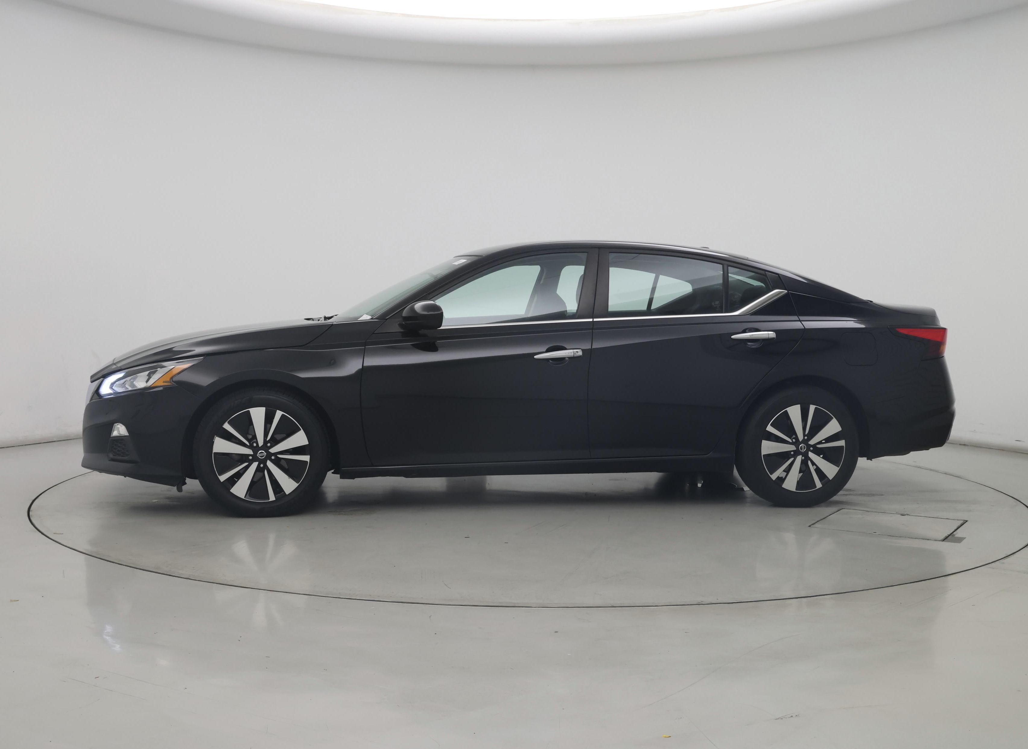 Thumbnail: 2022 Nissan Altima - 3