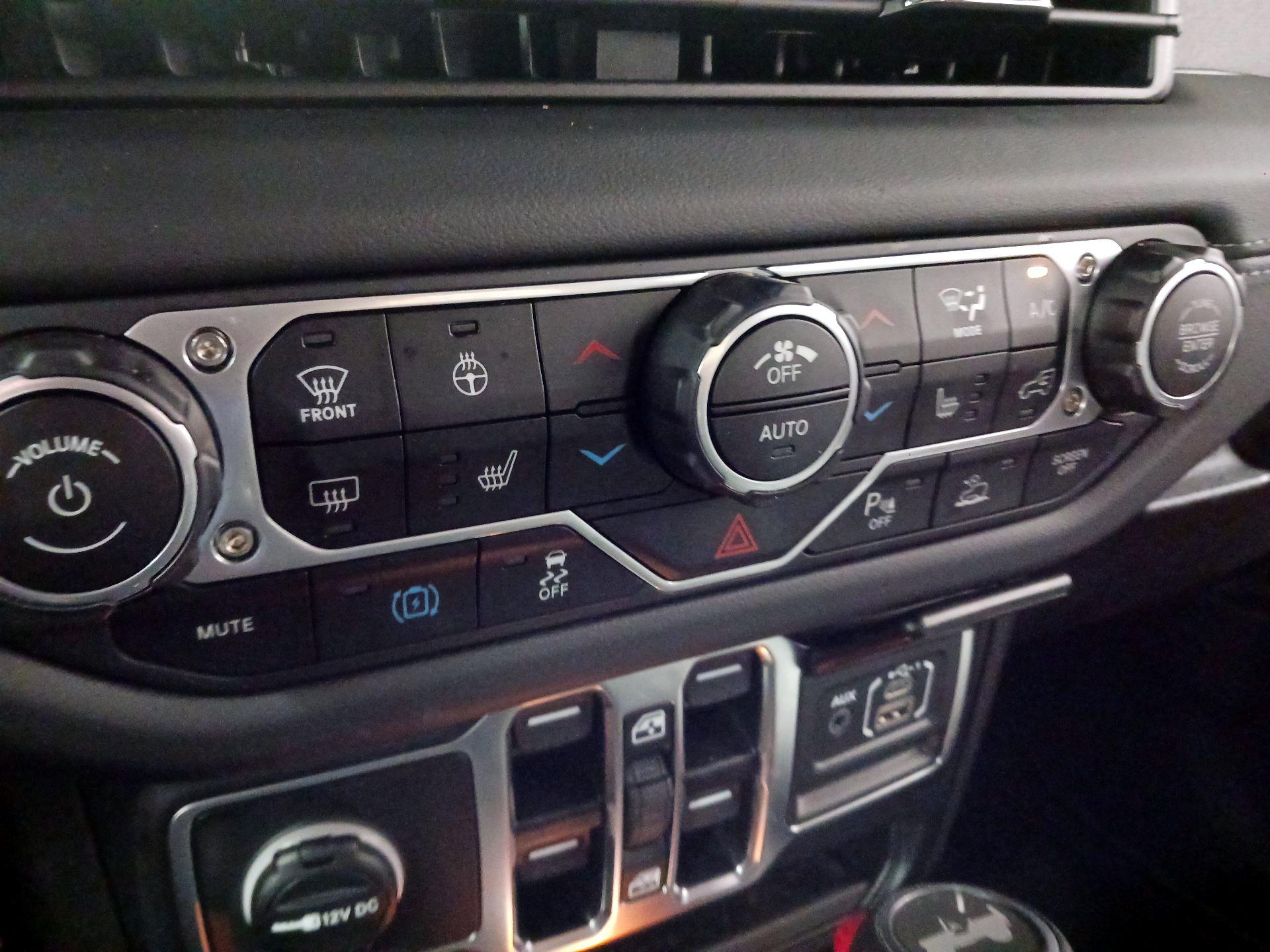 Thumbnail: 2025 Jeep Wrangler - 14
