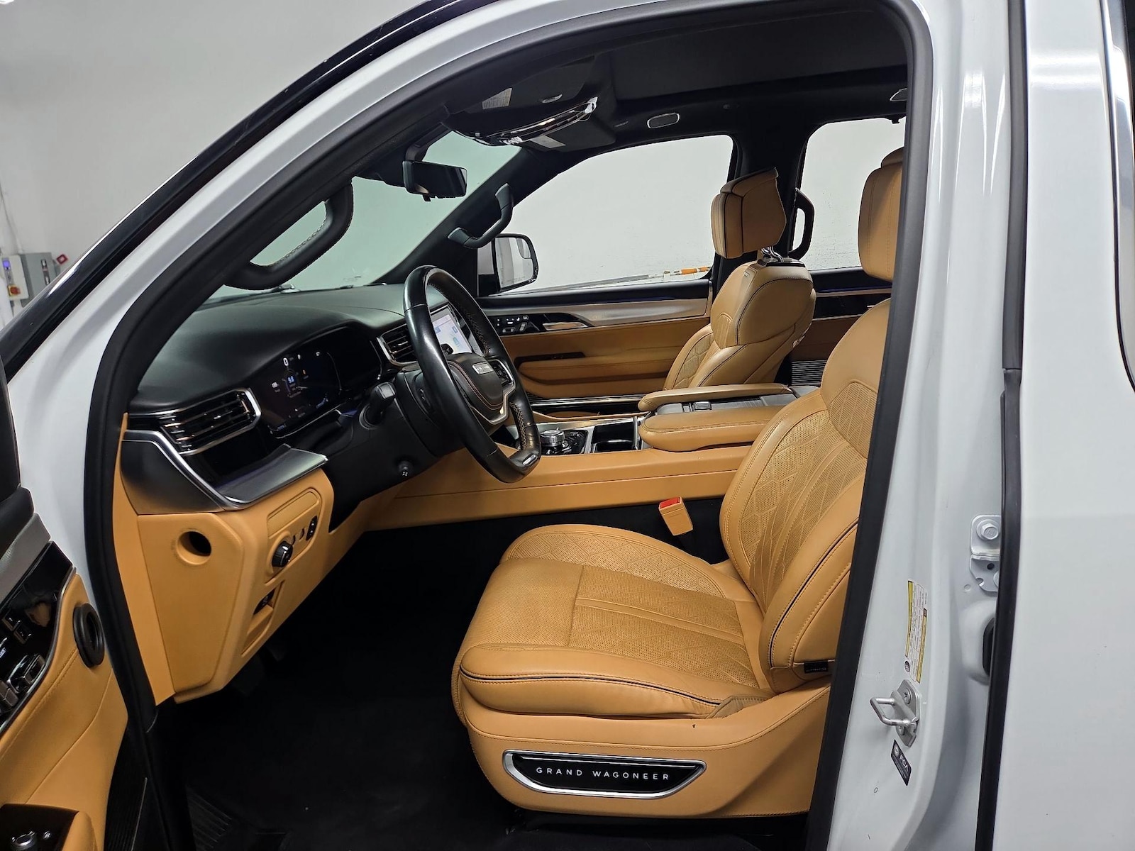 2022 Jeep Grand Wagoneer Series III - Photo 12