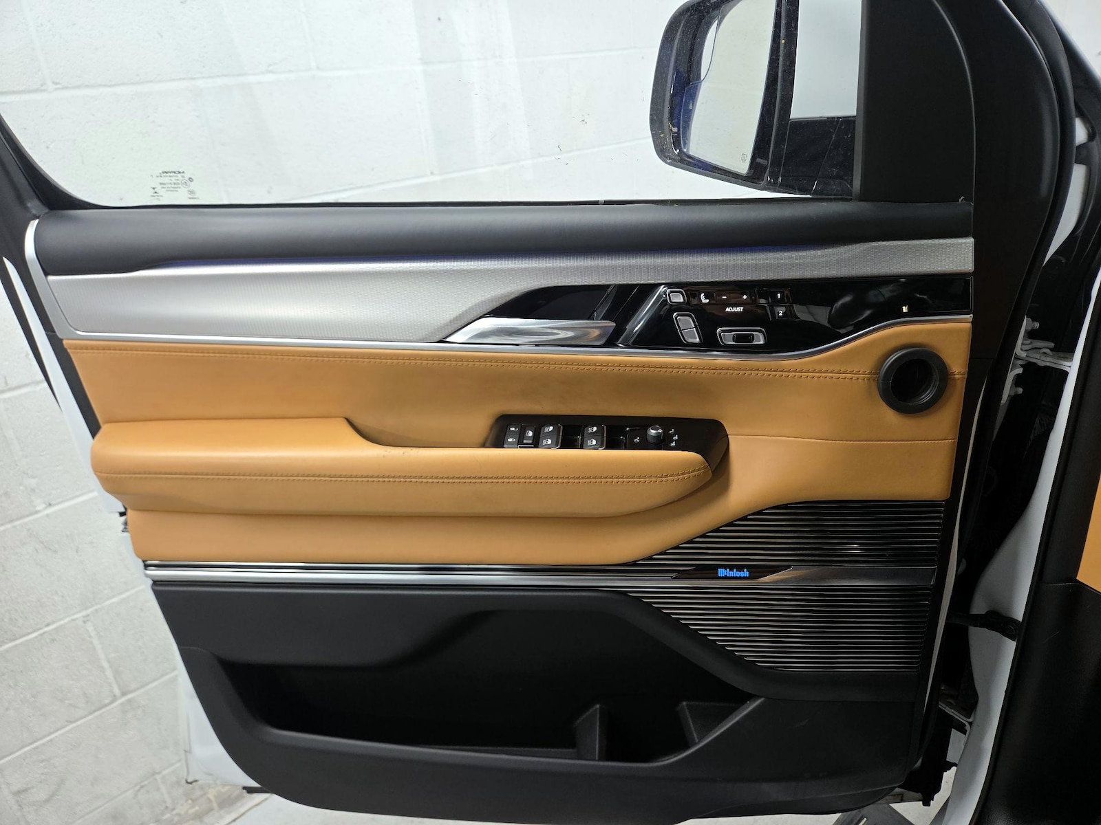 2022 Jeep Grand Wagoneer Series III - Photo 13