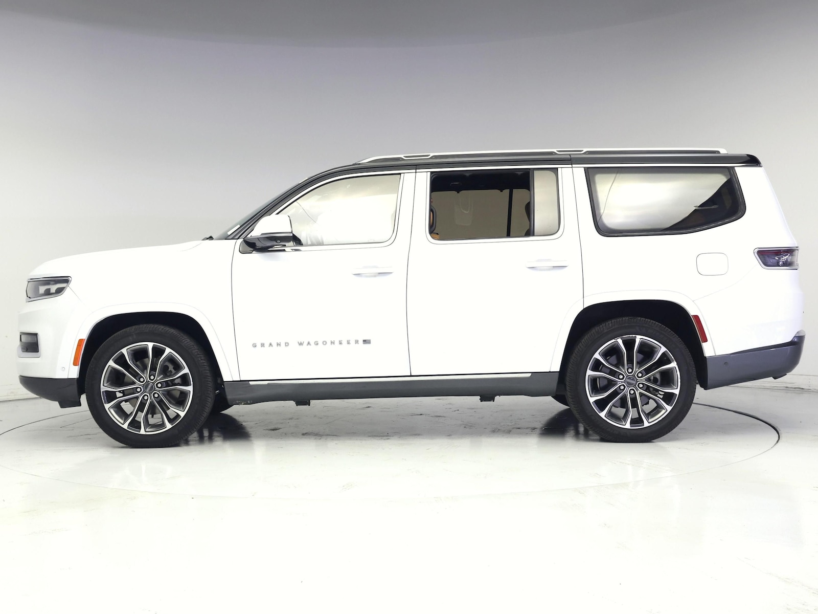 2022 Jeep Grand Wagoneer Series III - Photo 4