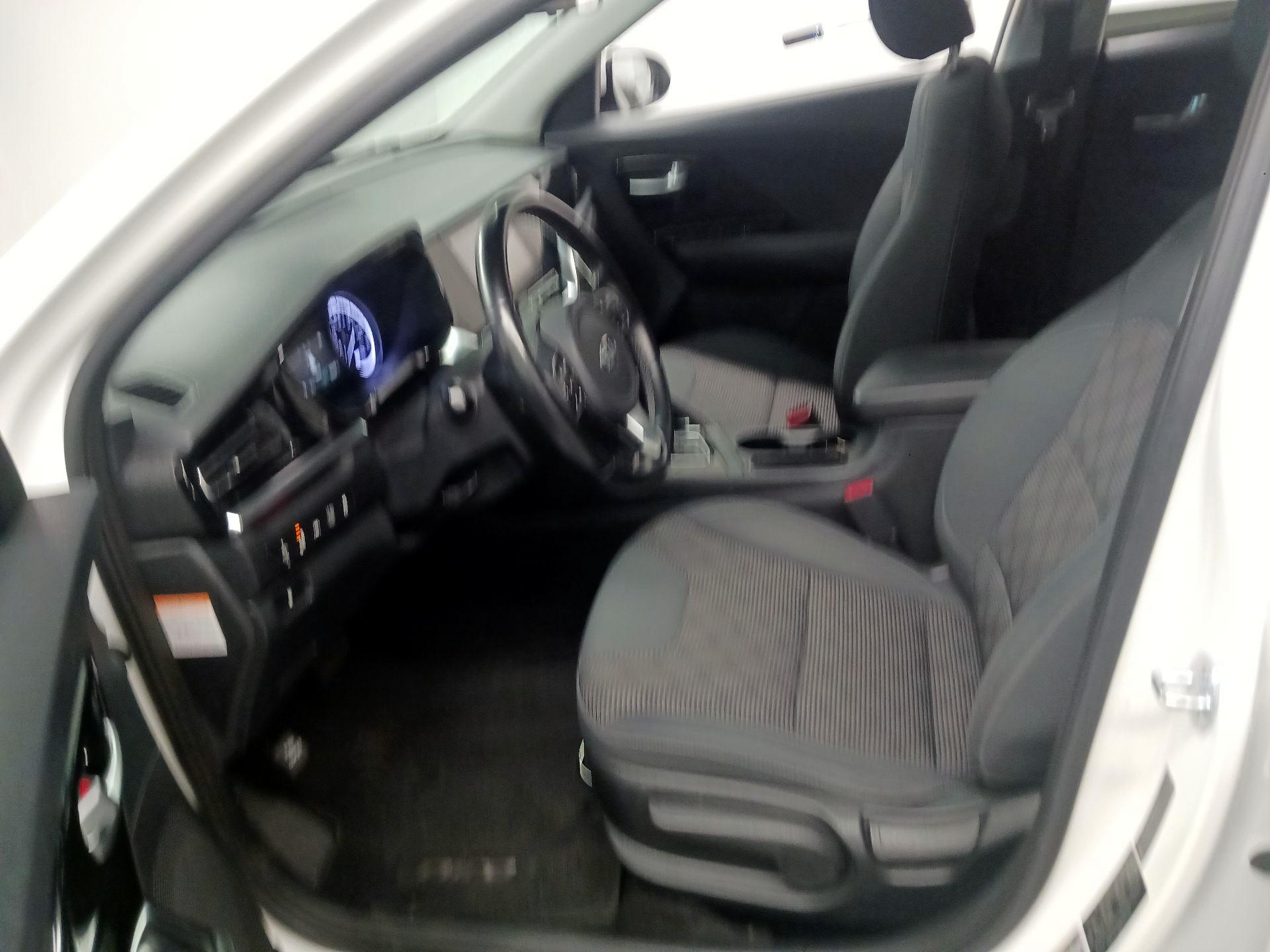 Thumbnail: 2021 Kia Niro - 11