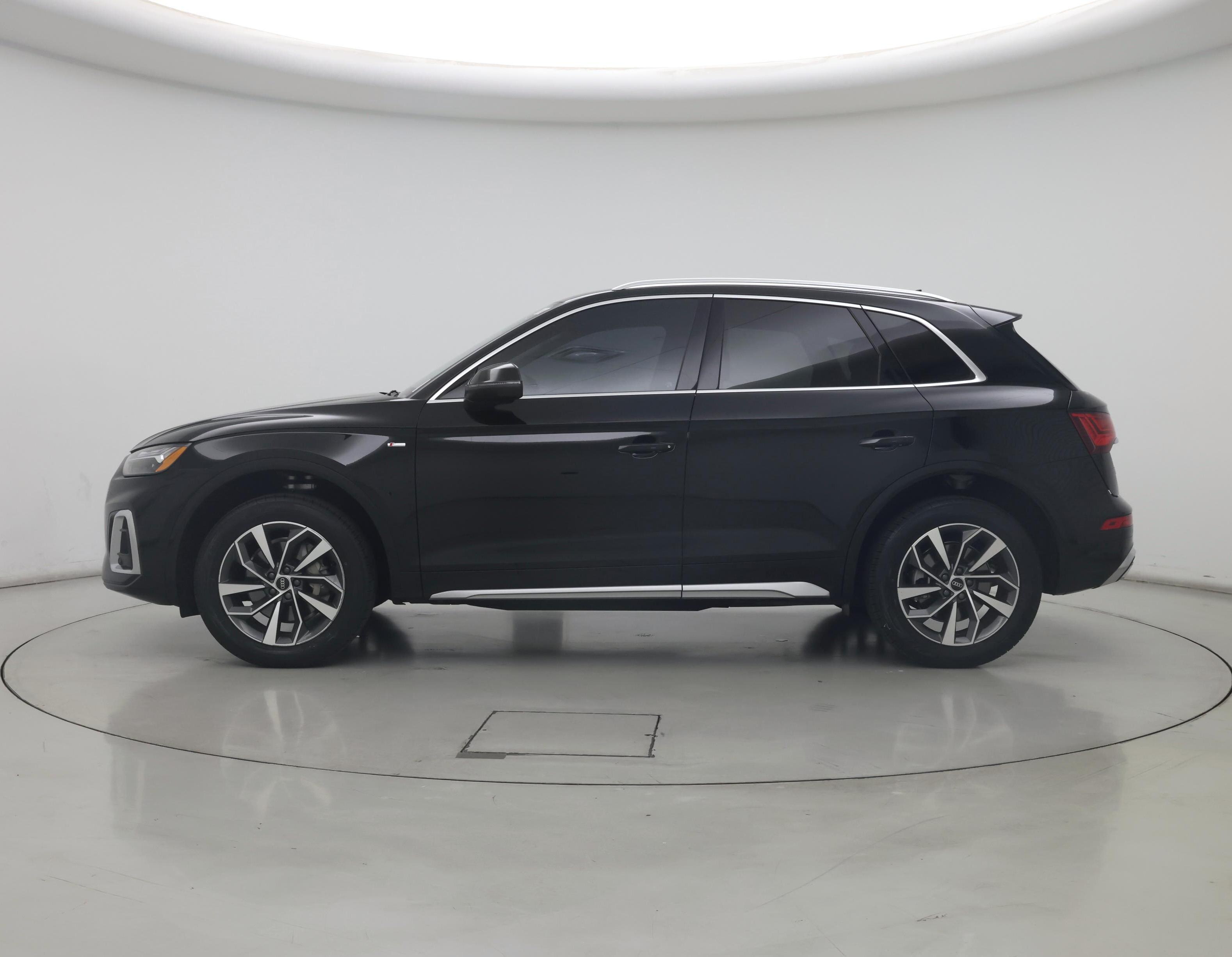 Thumbnail: 2023 Audi Q5 - 3