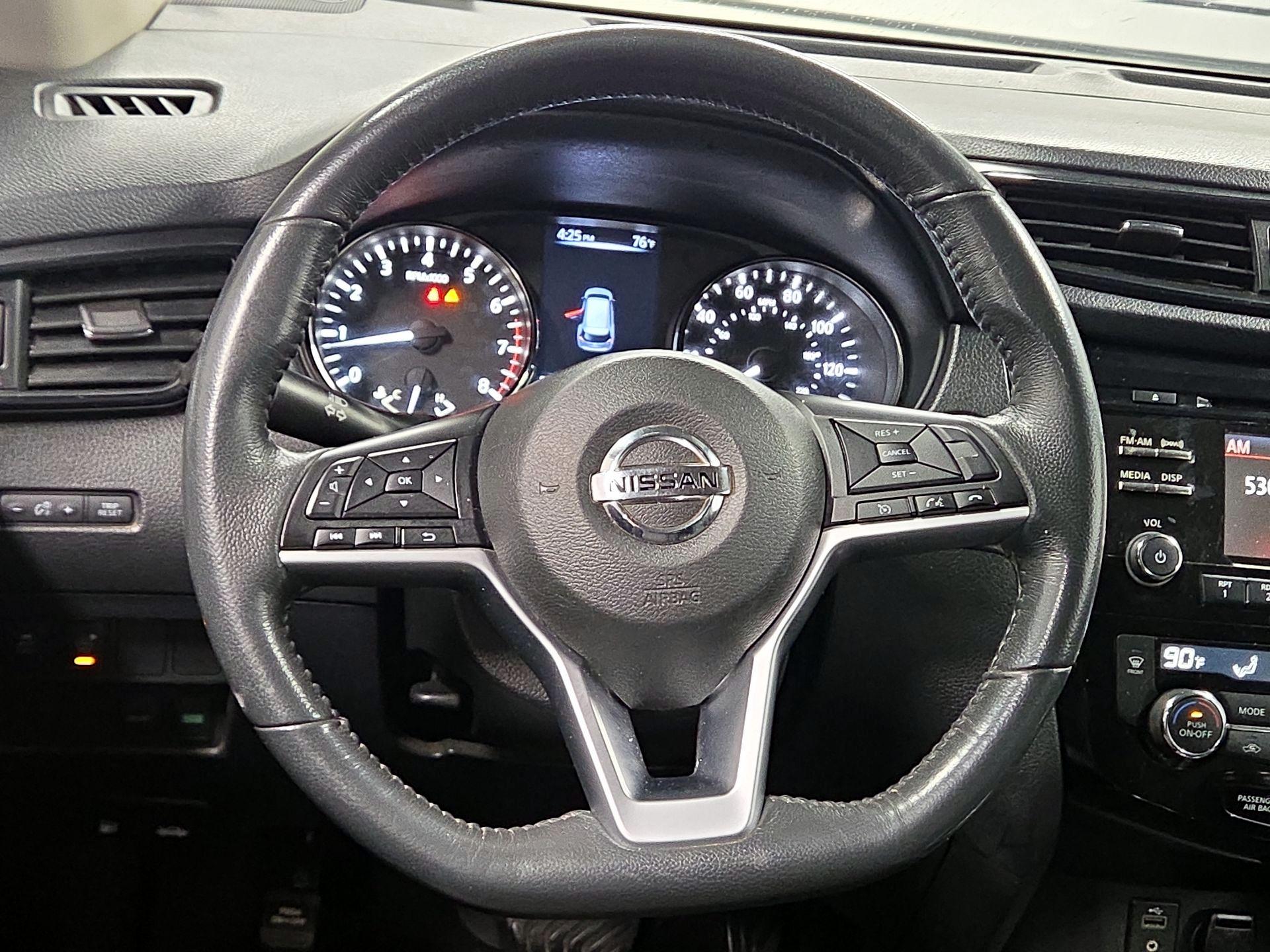 Thumbnail: 2017 Nissan Rogue - 10