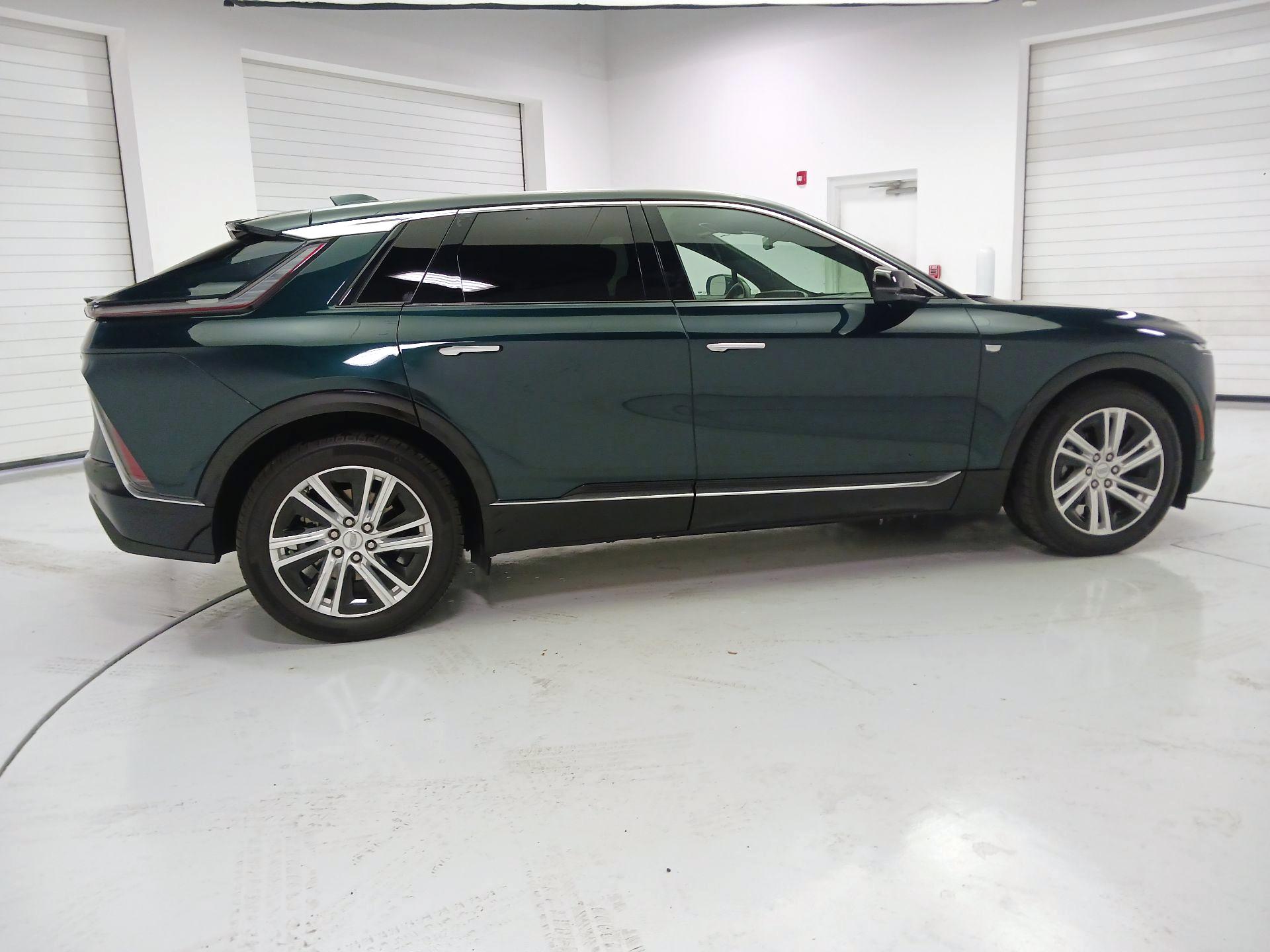 Thumbnail: 2024 Cadillac Lyriq - 4