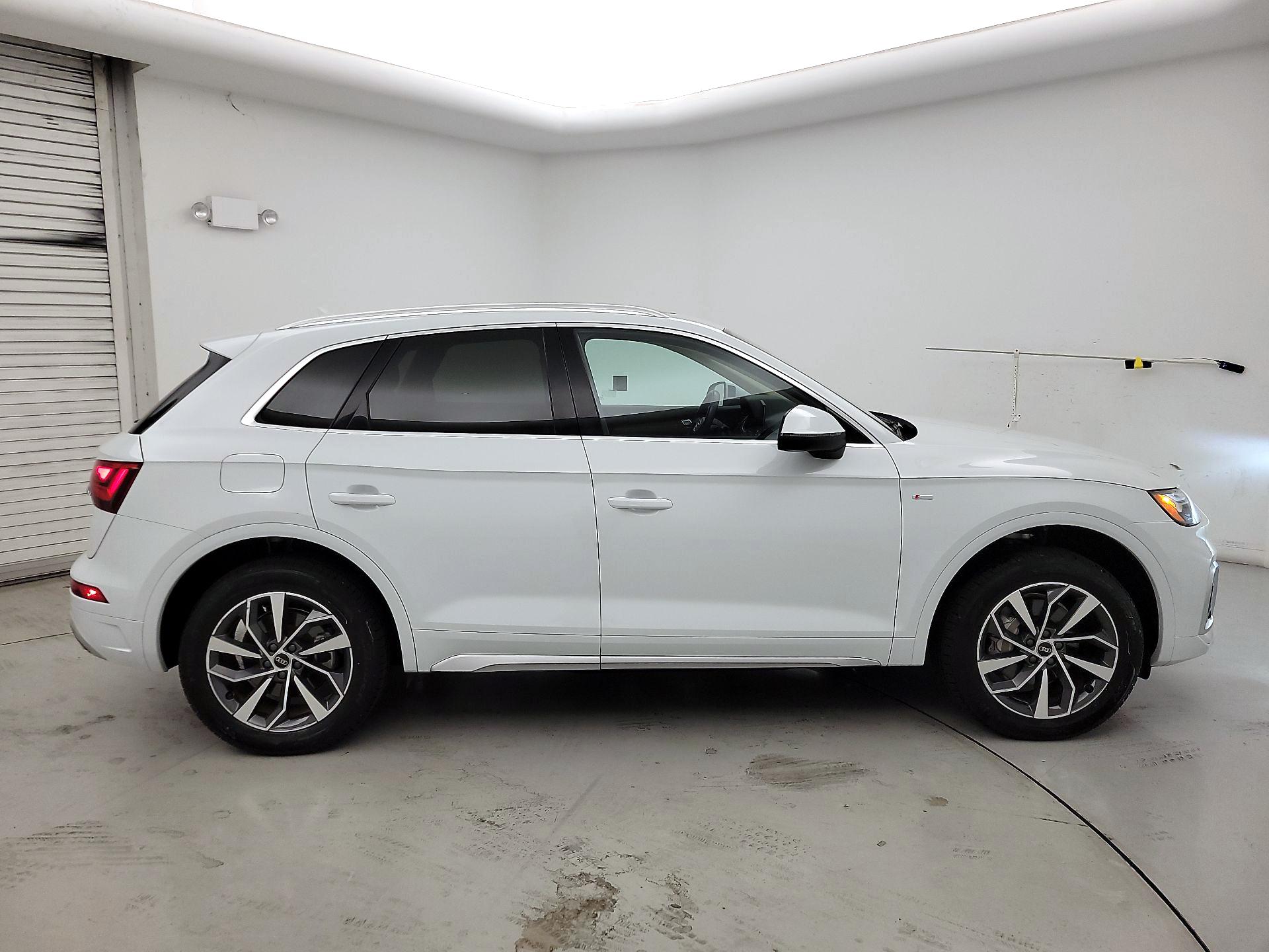 Thumbnail: 2023 Audi Q5 - 4
