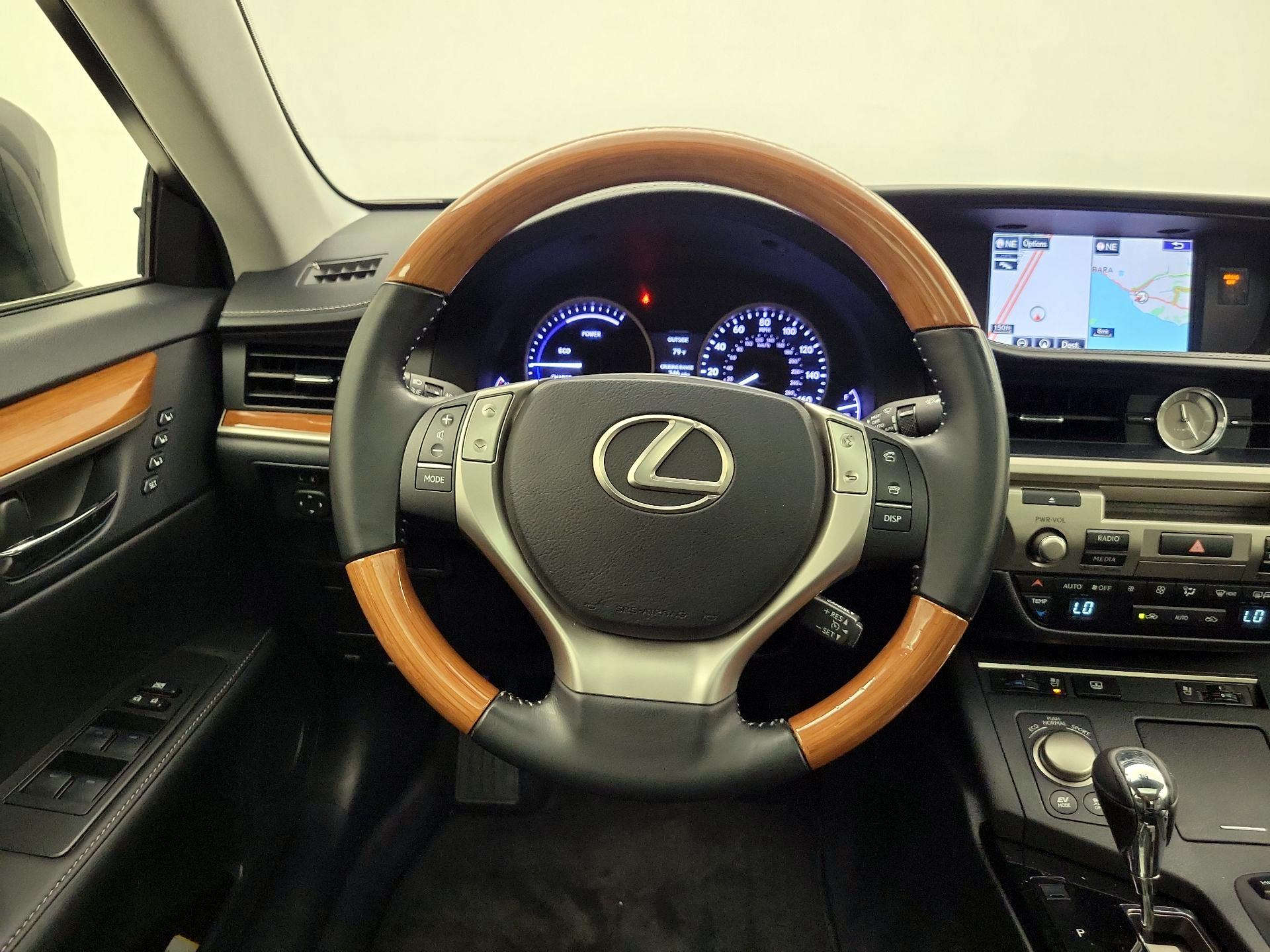 Thumbnail: 2015 Lexus ES - 10