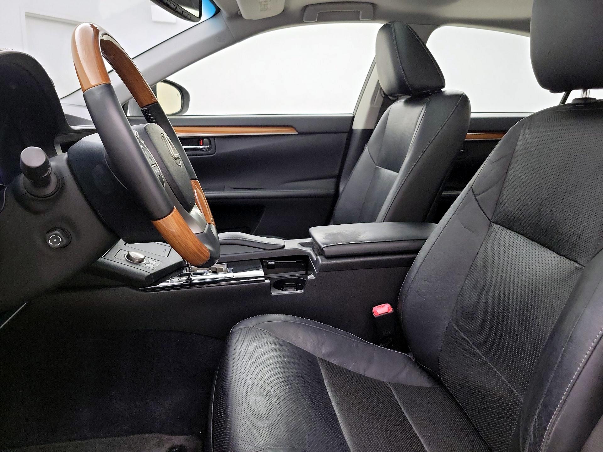 Thumbnail: 2015 Lexus ES - 11