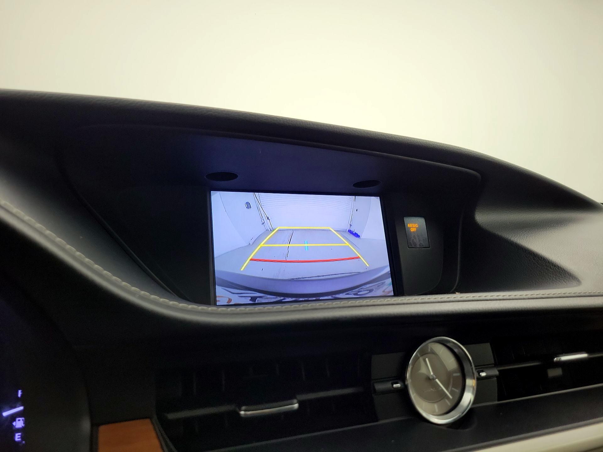 Thumbnail: 2015 Lexus ES - 15