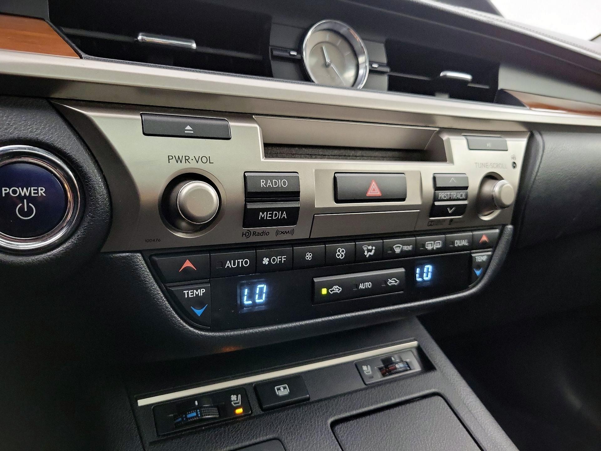 Thumbnail: 2015 Lexus ES - 17