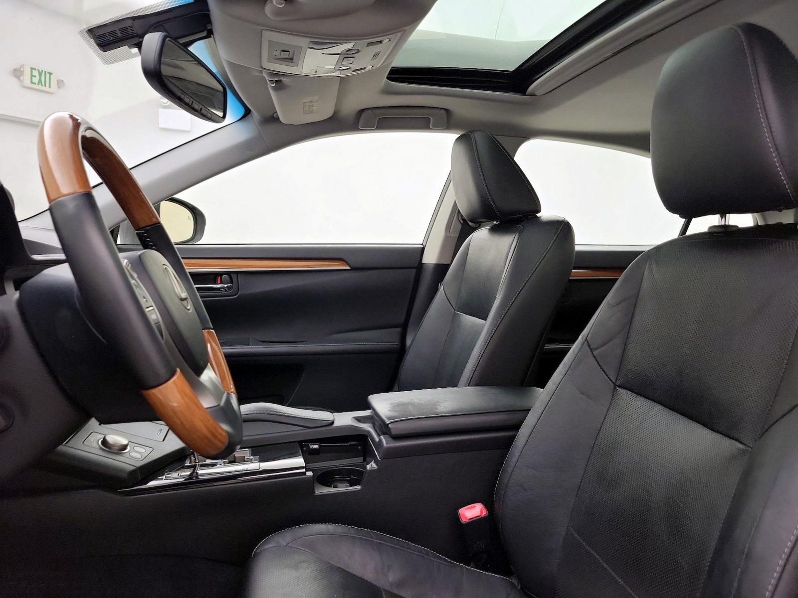 2015 Lexus ES 300h - Photo 21